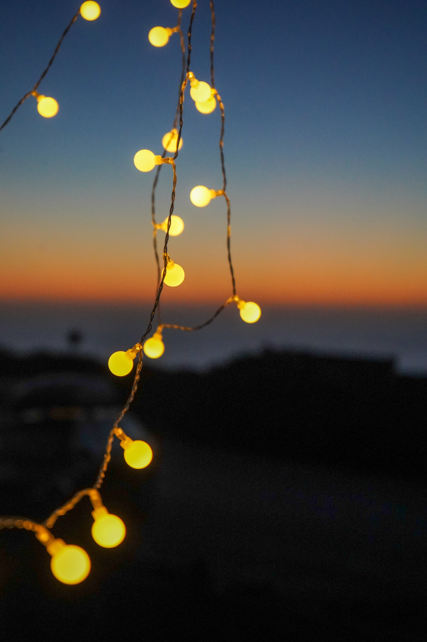 Die Lichterkette gehört zum Vanlife in Portugal