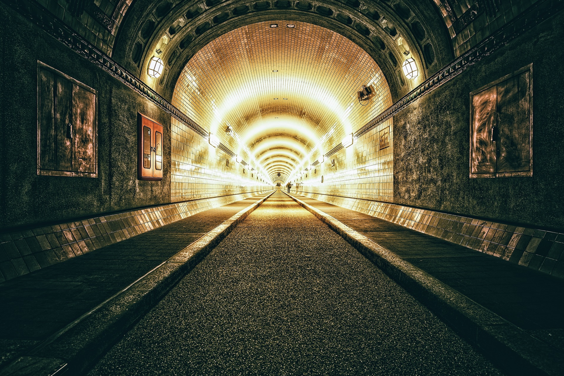 Ein Geheimtipp unter den Sehenswürdigkeiten in Hamburg ist der alte Elbtunnel