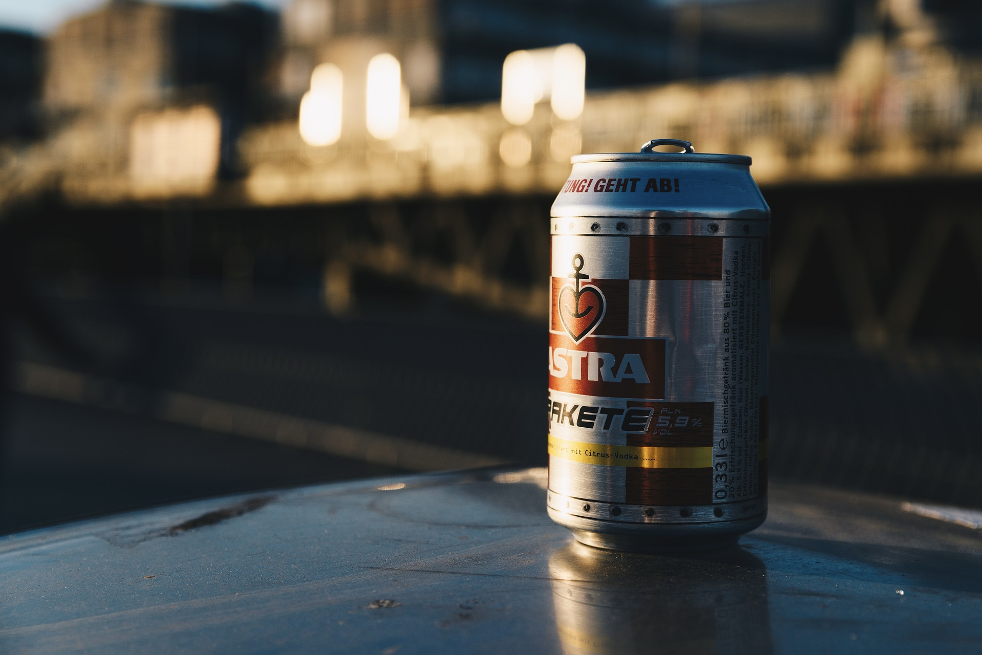 Ein Astra-Bier im Viertel Schanze in Hamburg