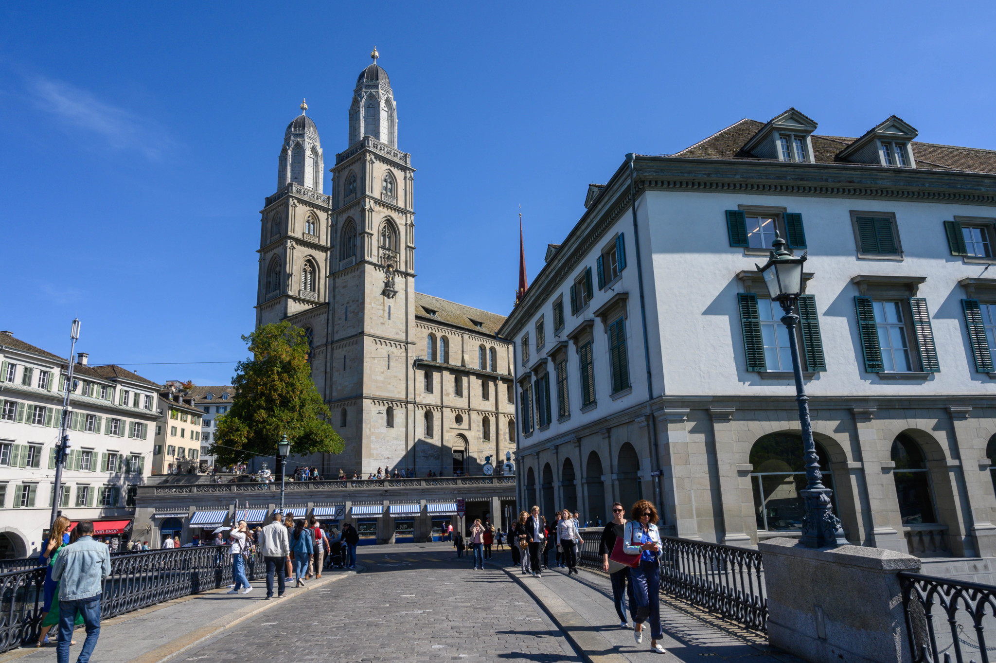 Berühmtes Grossmünster in der Hauptstadt der Schweiz