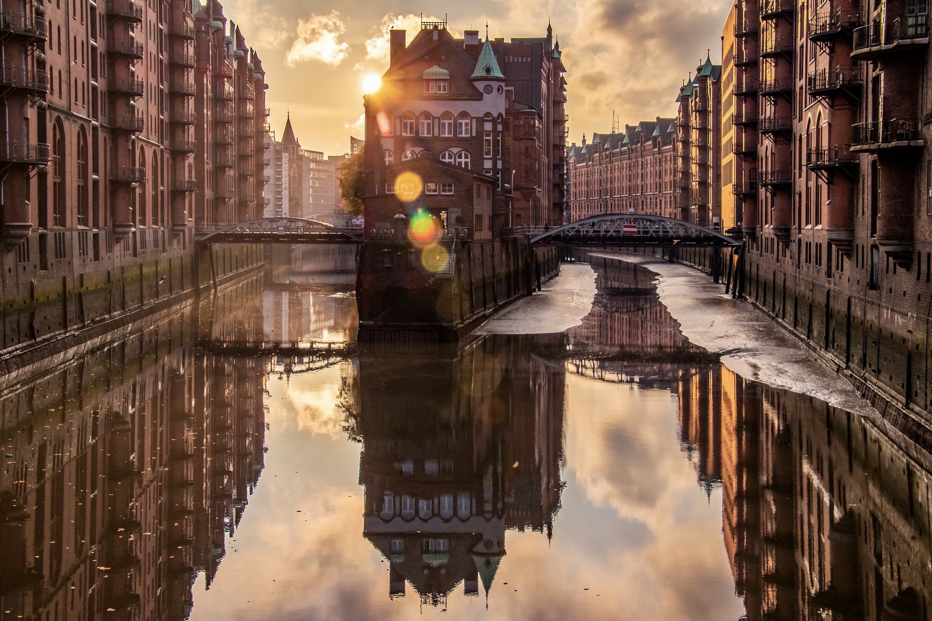 Eine Rundfahrt durch die Speicherstadt ist einer der besten Hamburg Geheimtipps