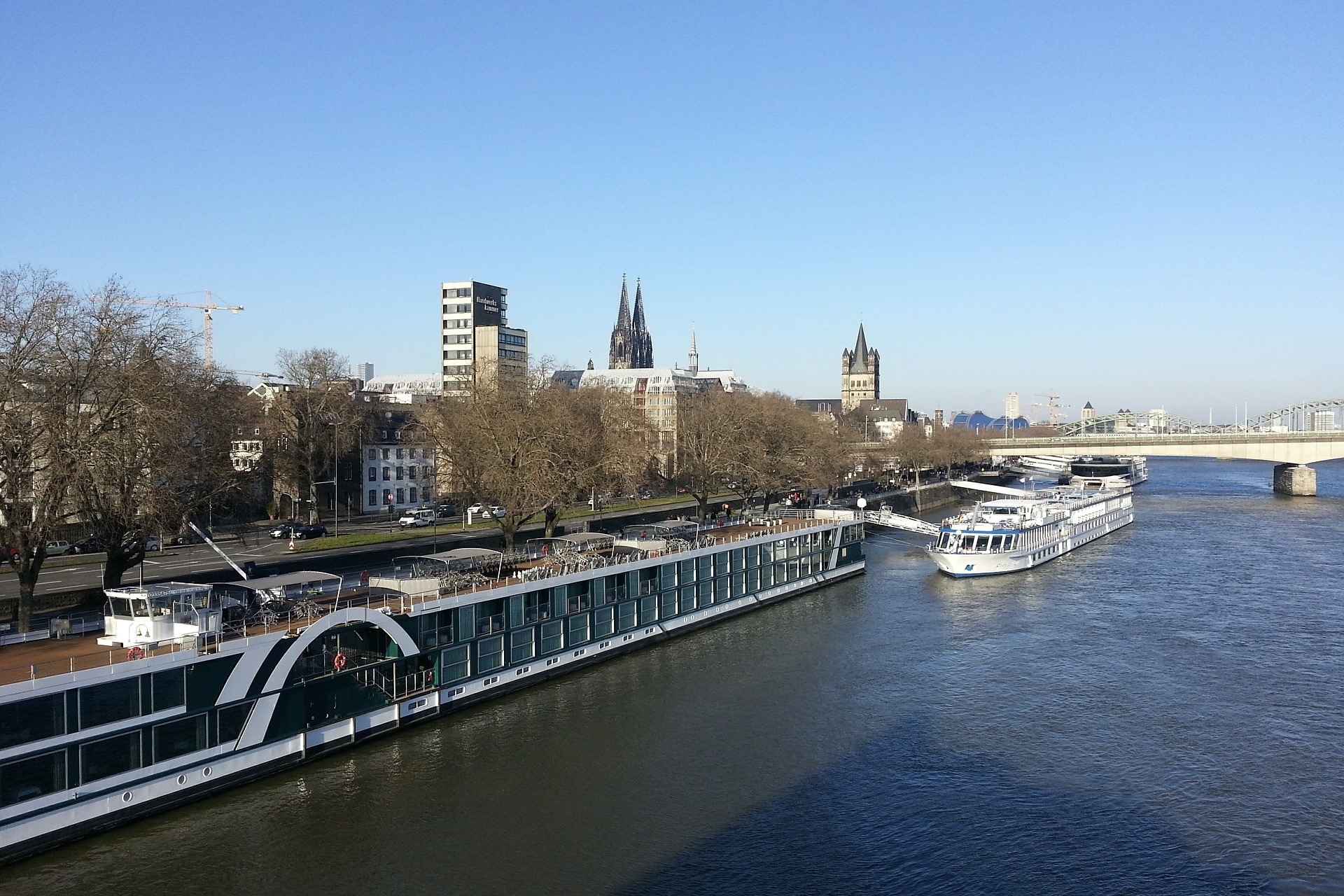 Das Kölner Rheinufer gilt ebenfalls als echte Sehenswürdigkeit