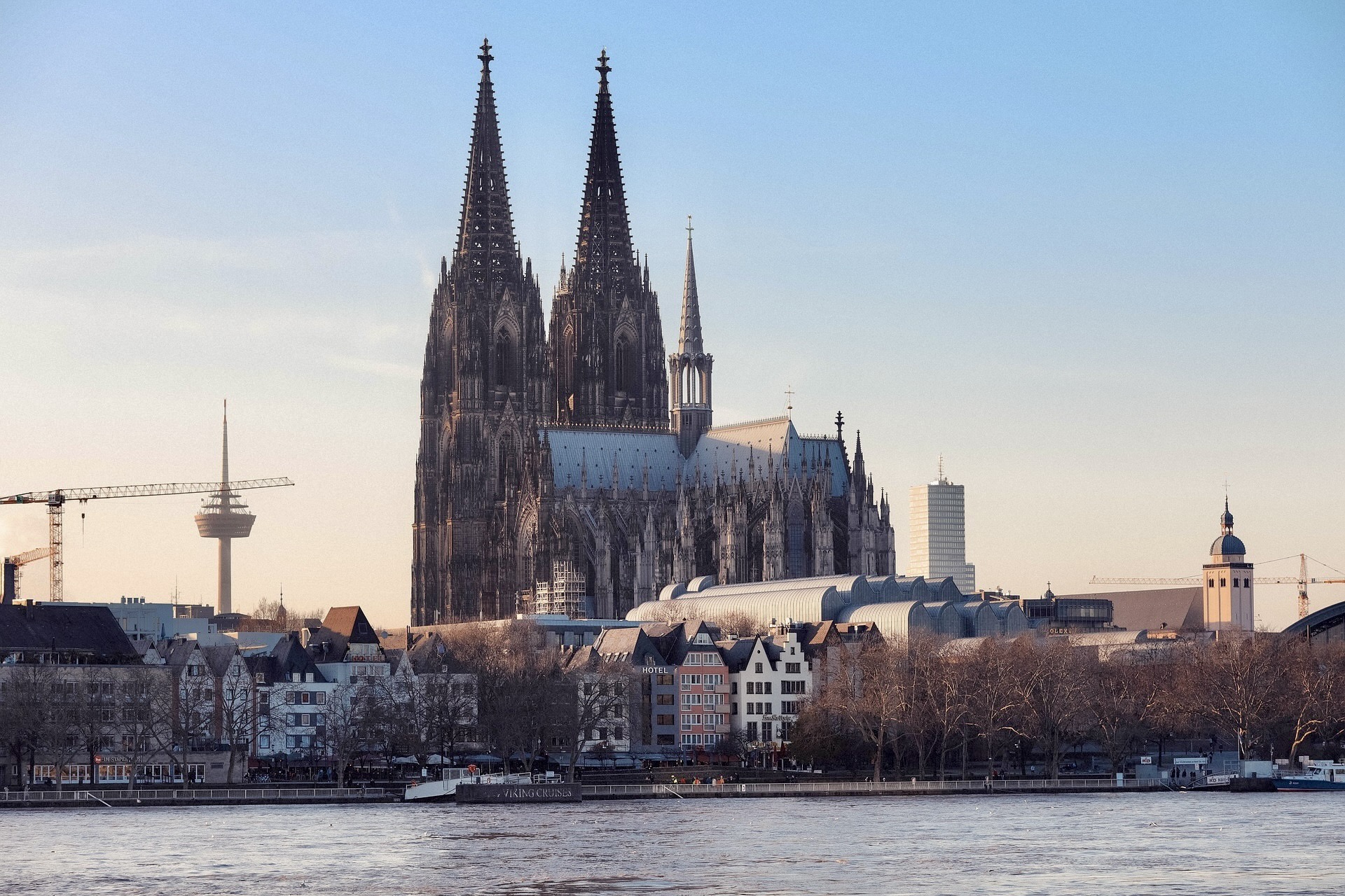 Köln mit dem Dom ist eine beliebtes Reiseziel
