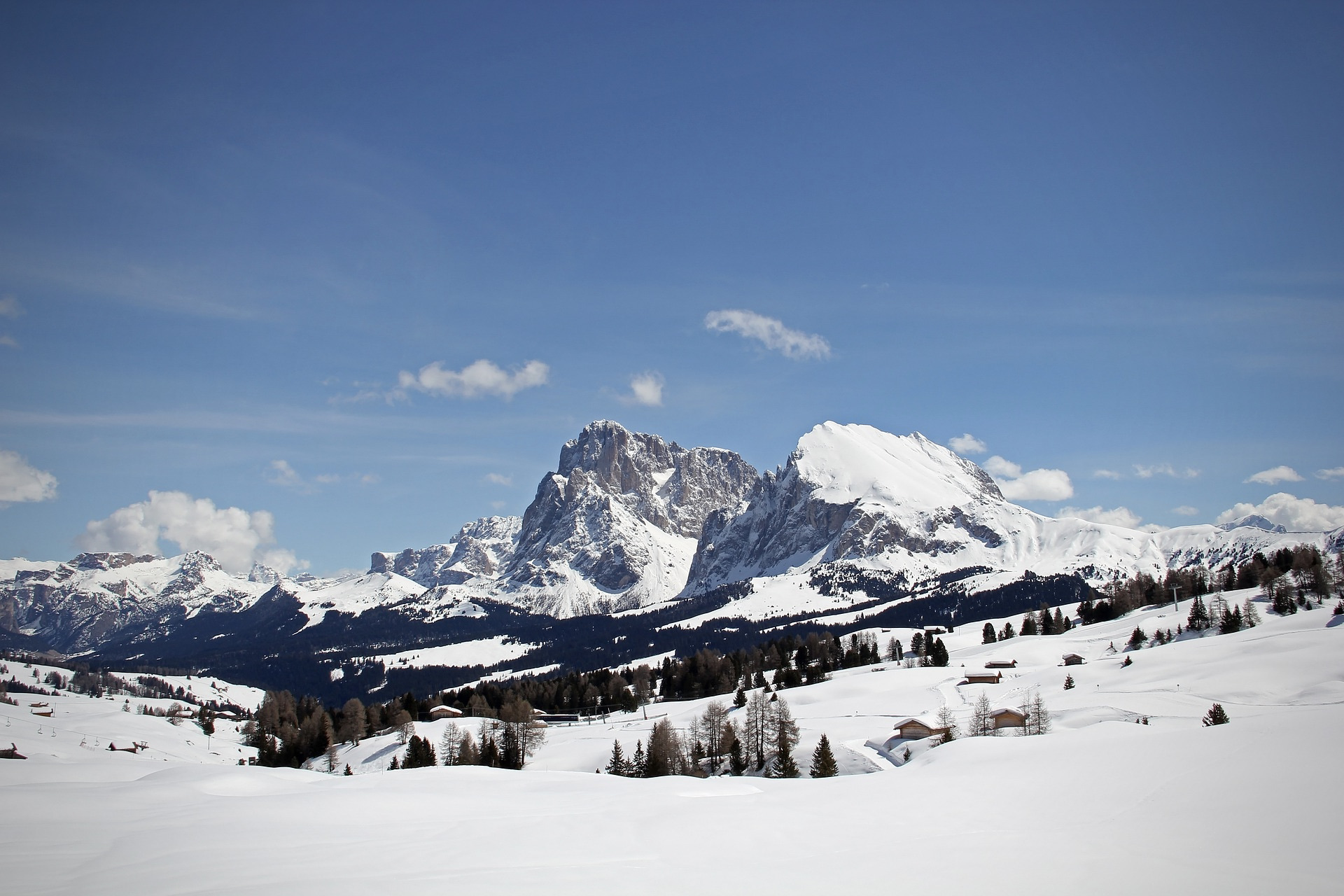 Der Langkofel in Gröden in Südtirol im Winter
