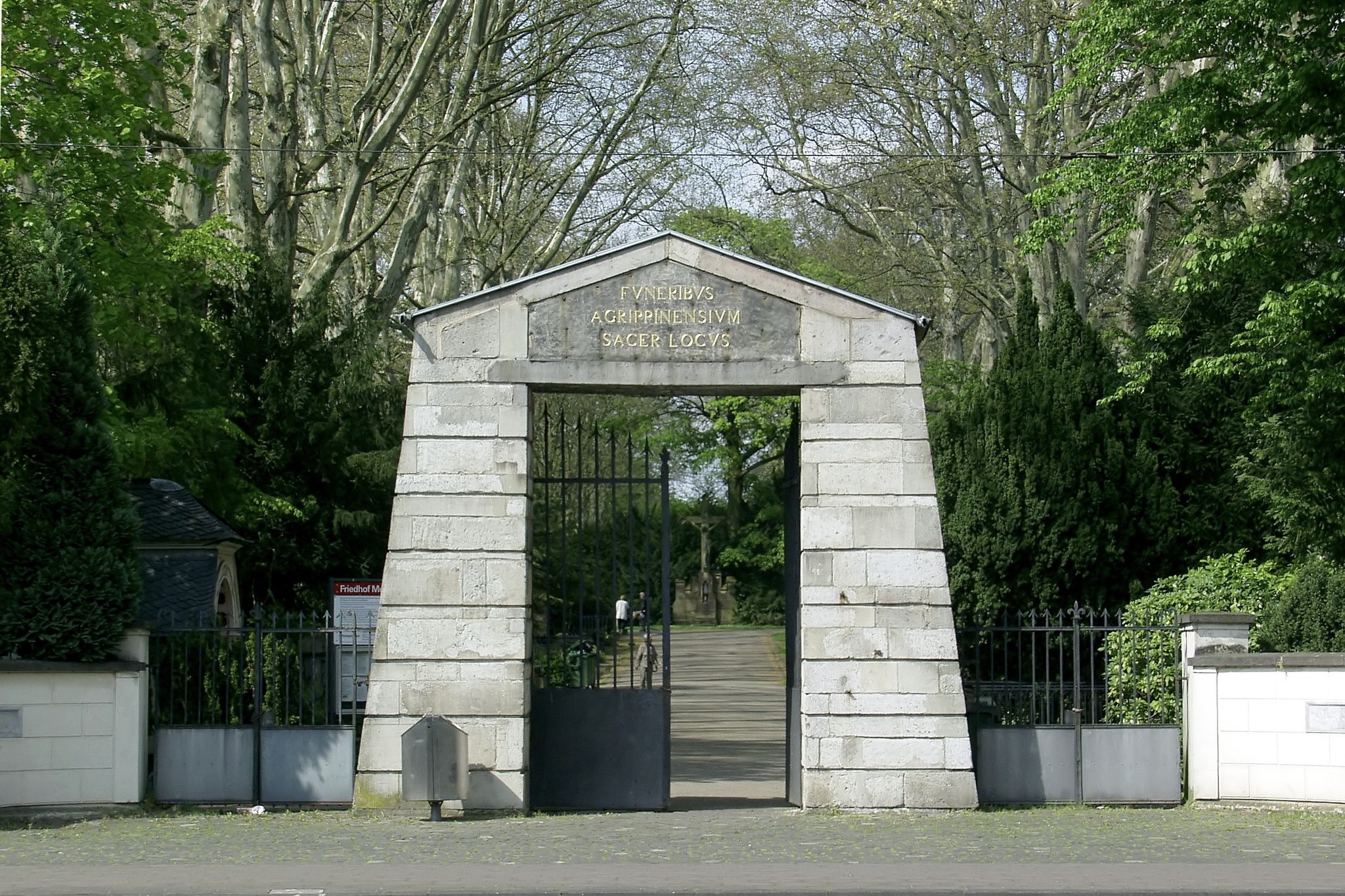 Eingang zum Melaten-Friedhof