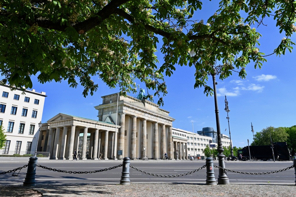 Das Brandenburger Tor ist sicher eine der berühmtesten Berlin Sehenswürdigkeiten