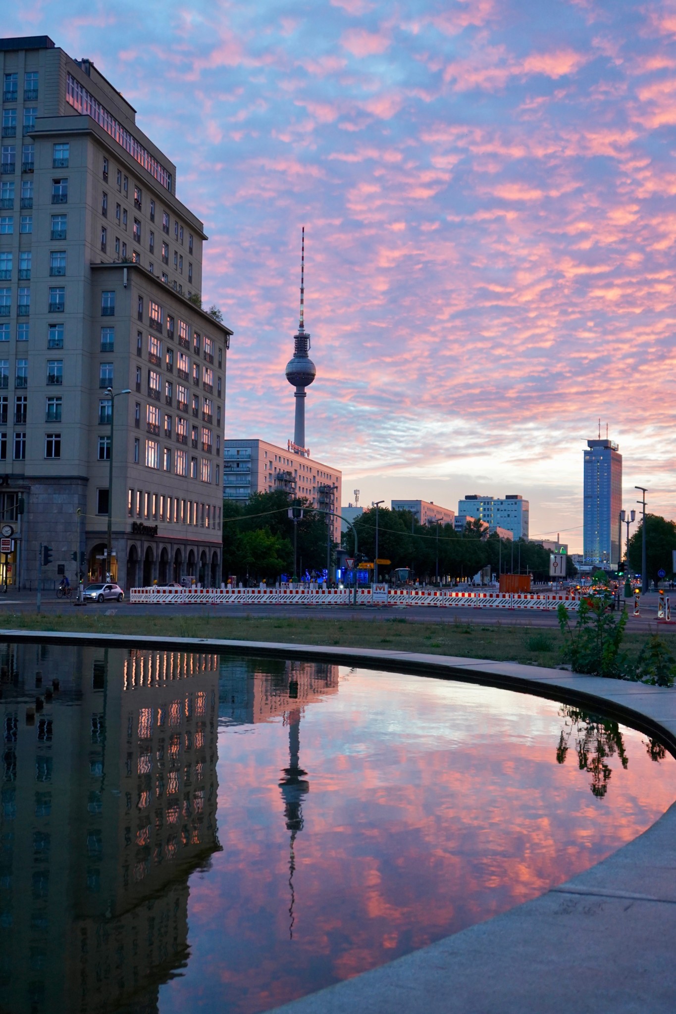 Sonnenuntergang in Berlin mit Blick auf den Fernsehturm