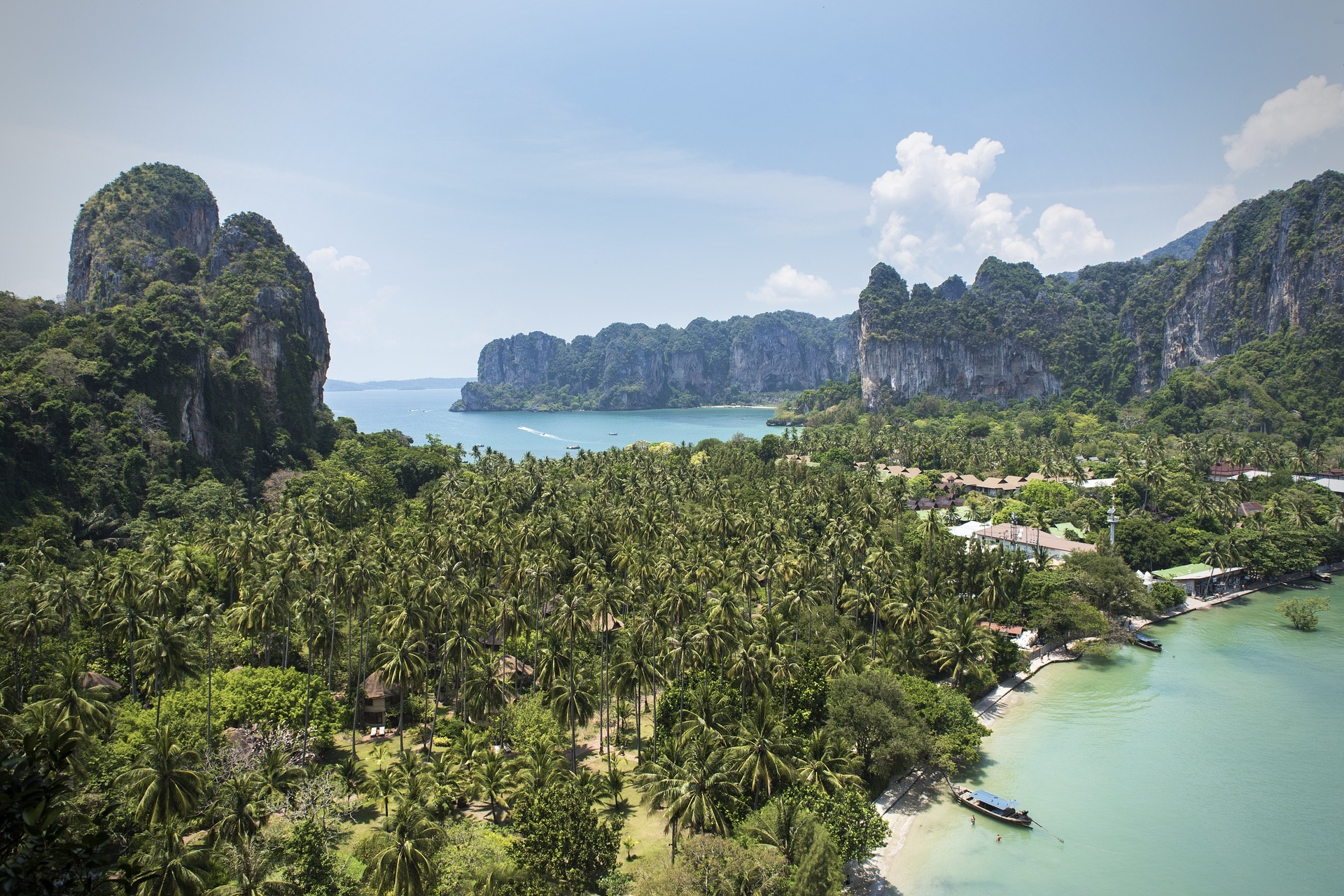 Railay Beach in Thailand ist ein beliebtes Januar-Reiseziel
