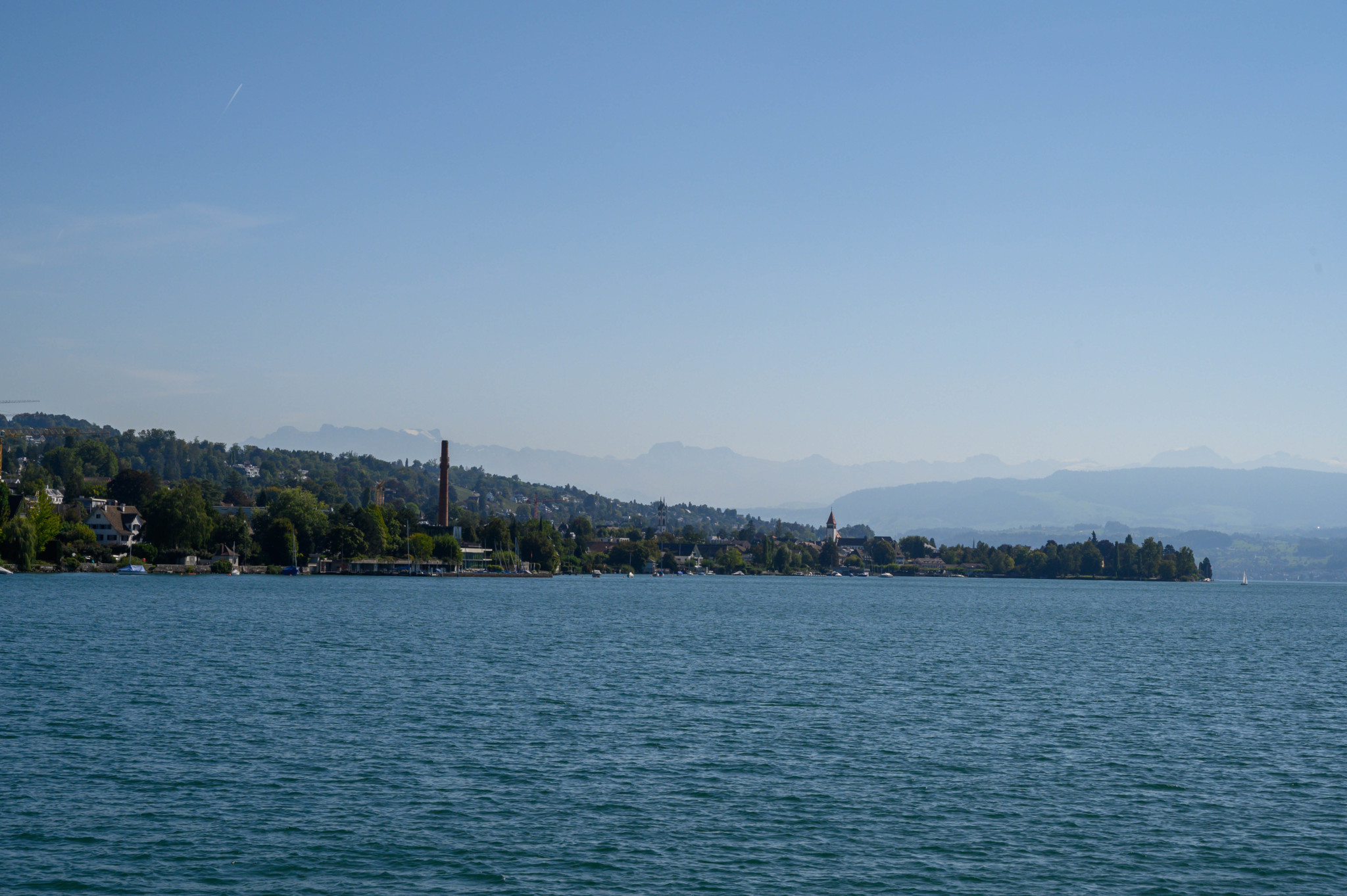 Ausblick vom Zürichsee auf die Alpen