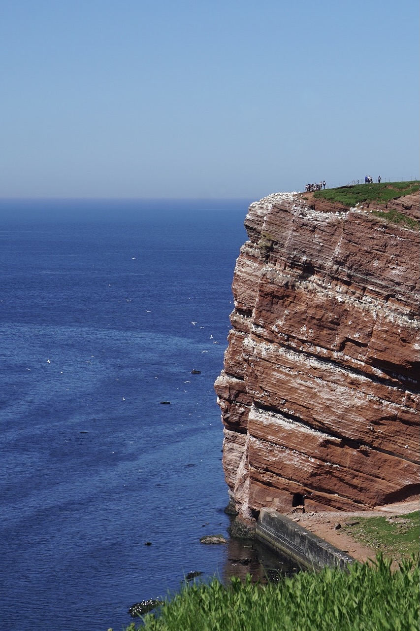 Die Klippen von Helgoland sind eines der schönsten Wochenendausflüge