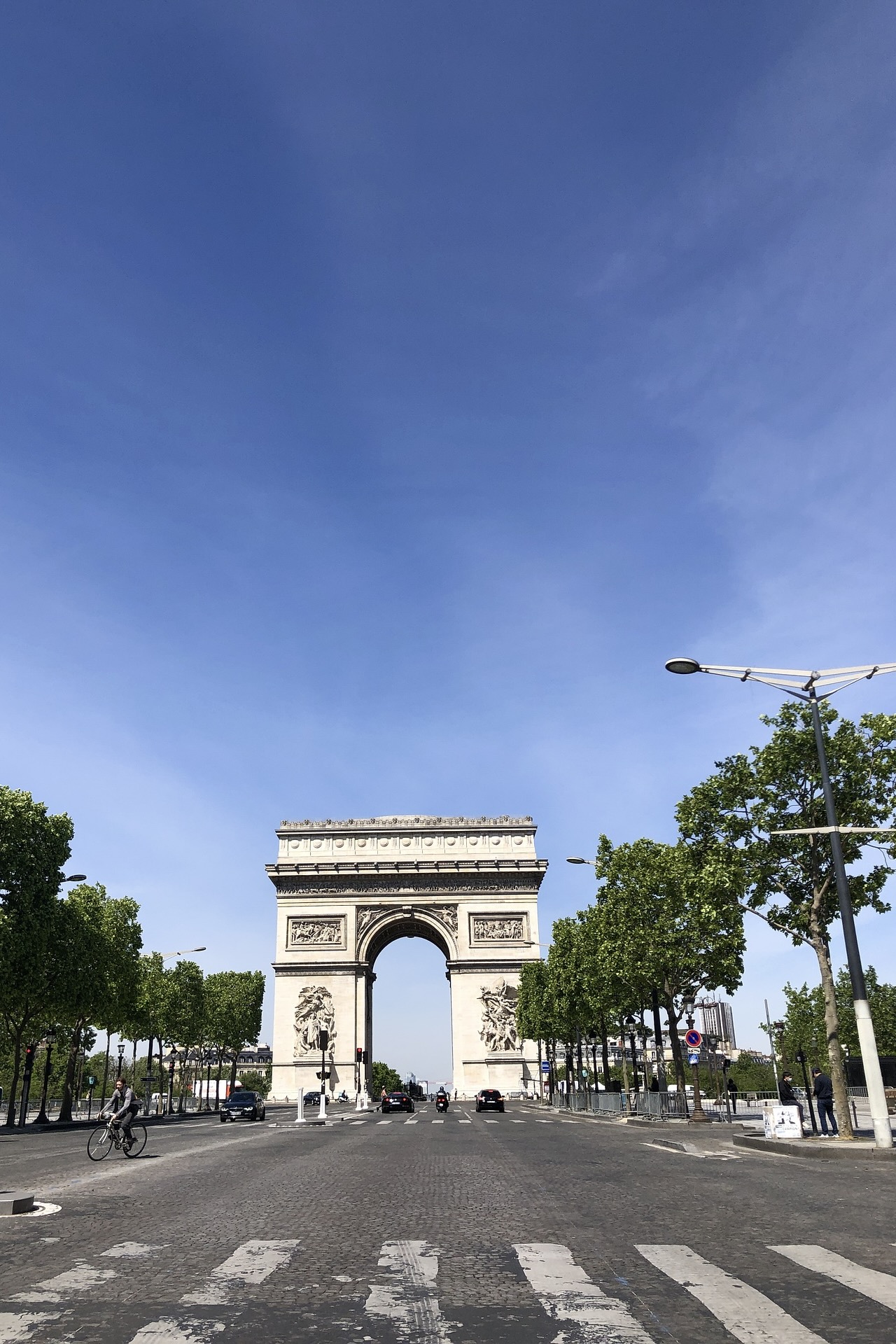 Arc de Triomphe: wichtige Paris Sehenswürdigkeit