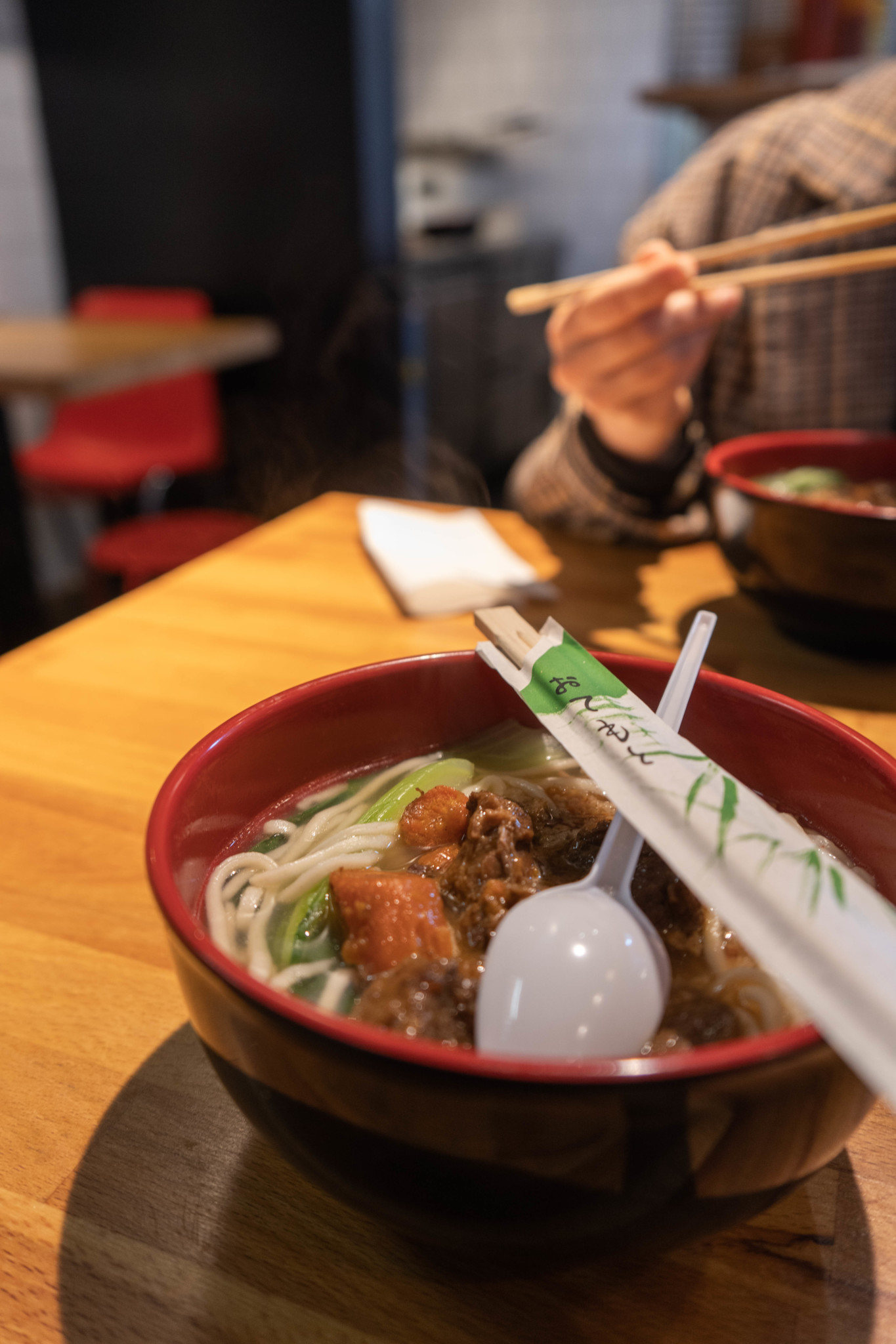 Ramen in der Markthal in Rotterdam