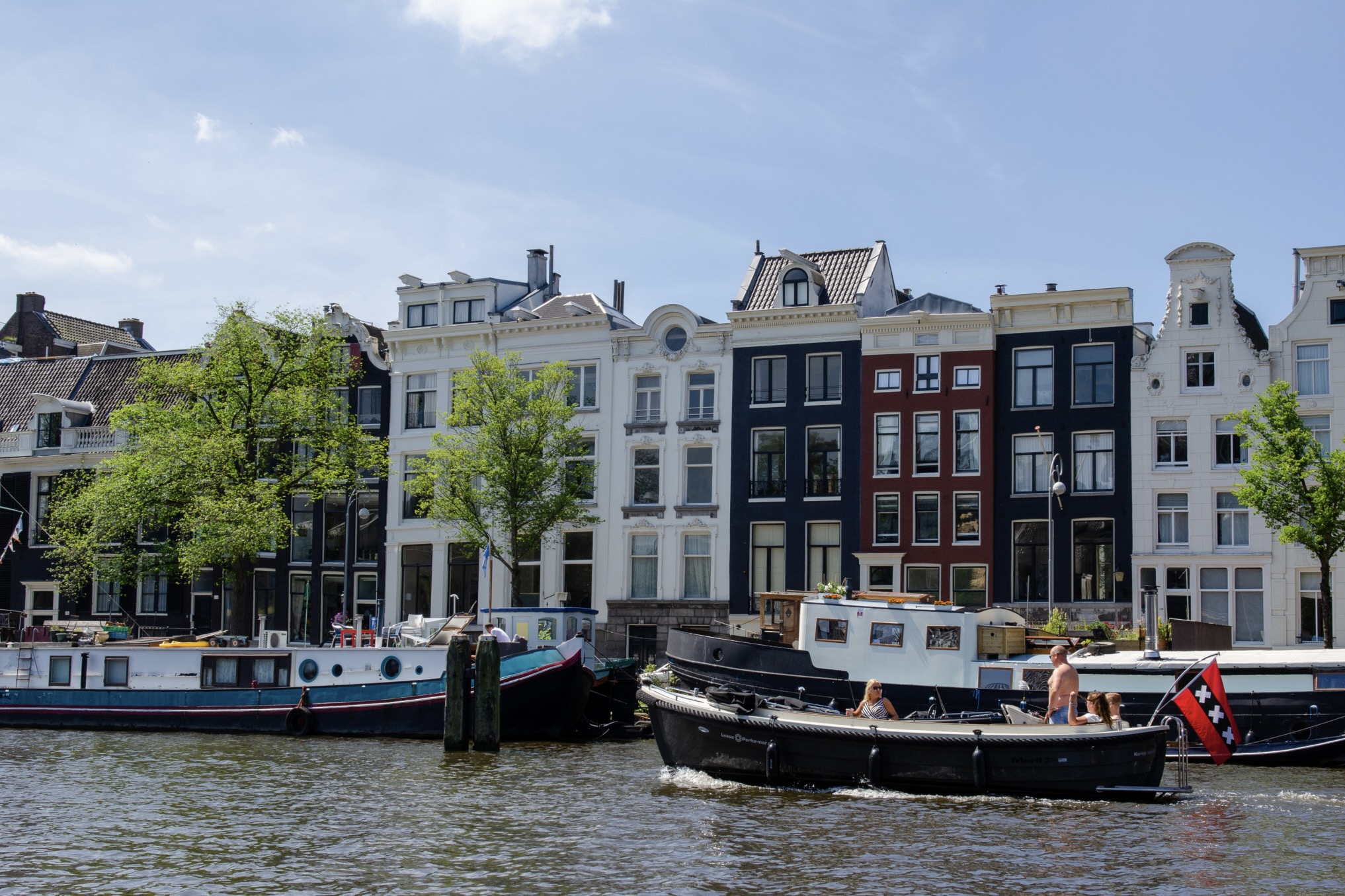 Amsterdam mit den Grachten ist eine der schönsten Städte in Europa