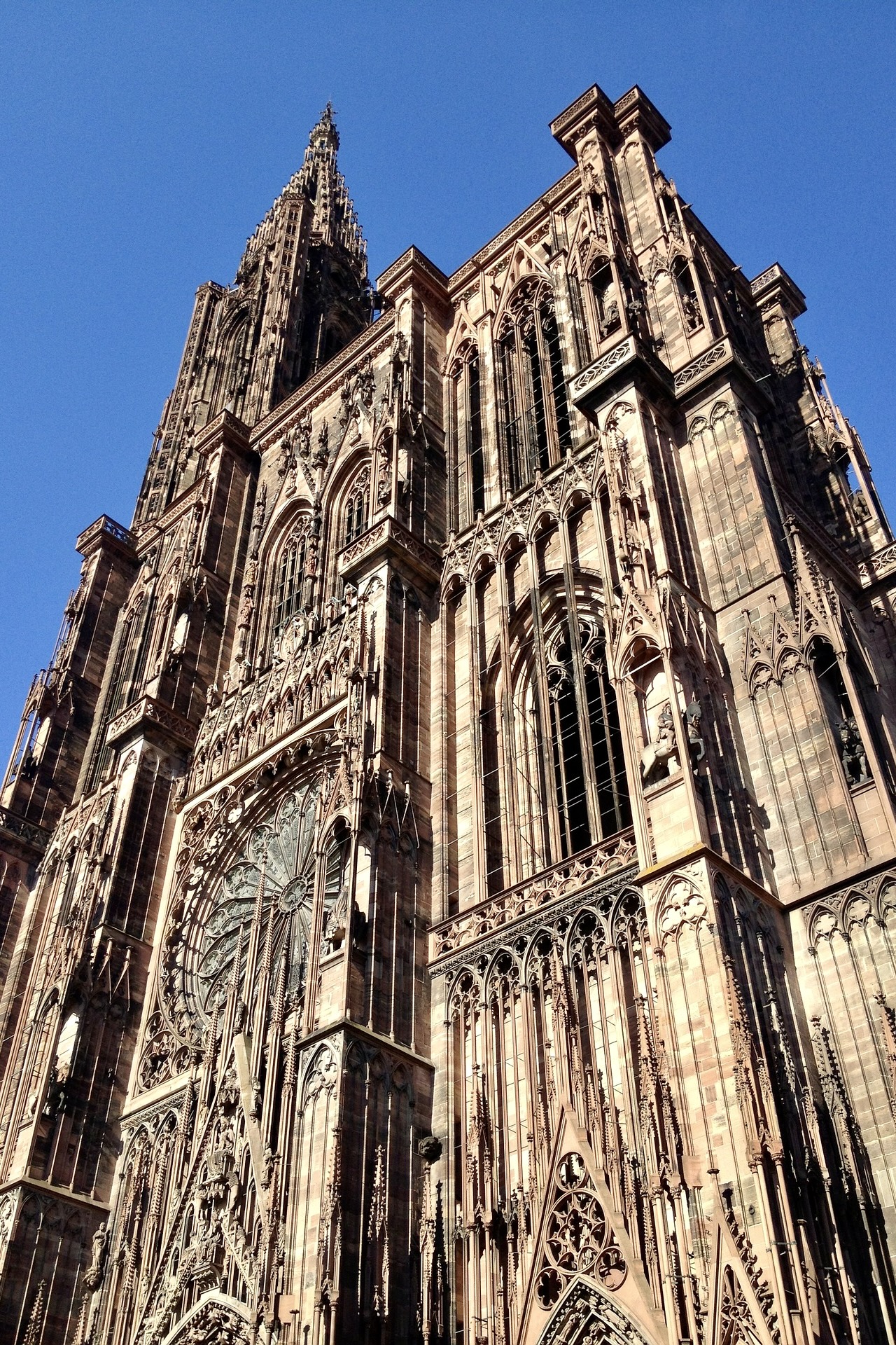 Straßbourg Münster gehört auch zu den Frankreich Sehenswürdigkeiten