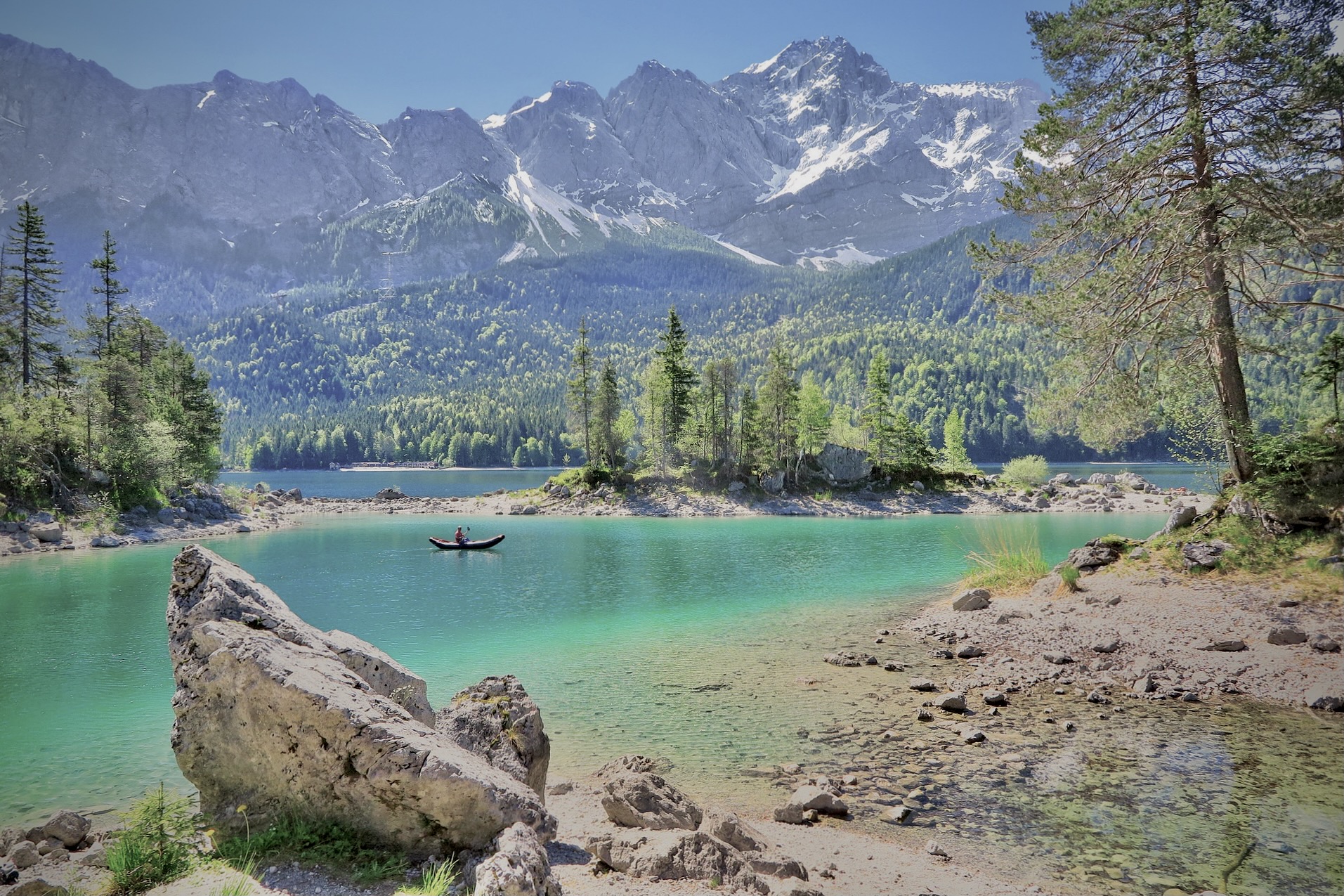 Der Eibsee in Oberbayern ist einer der schönsten Seen in Bayern
