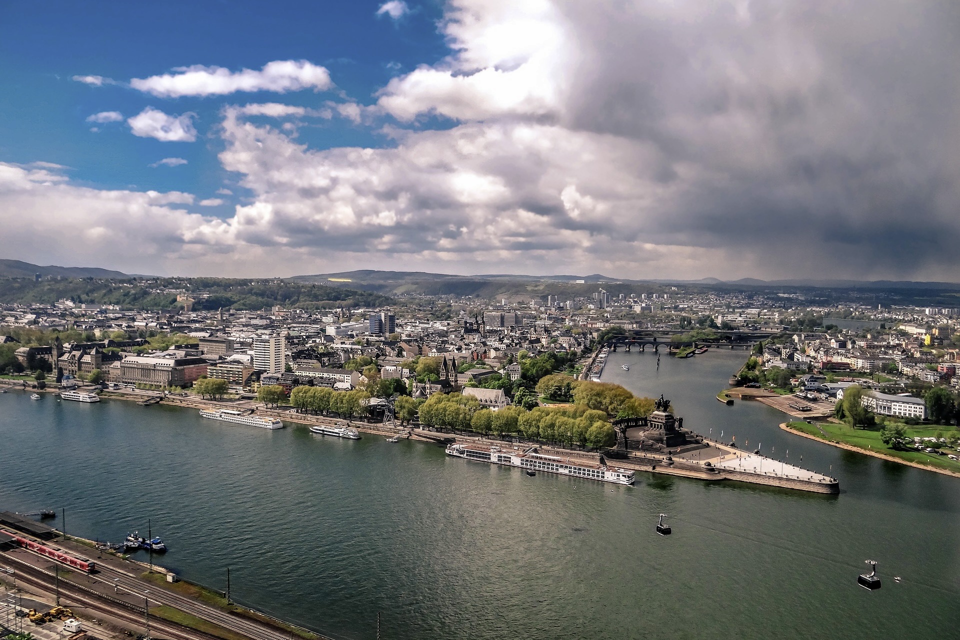 Koblenz und das Deutsche Eck von oben