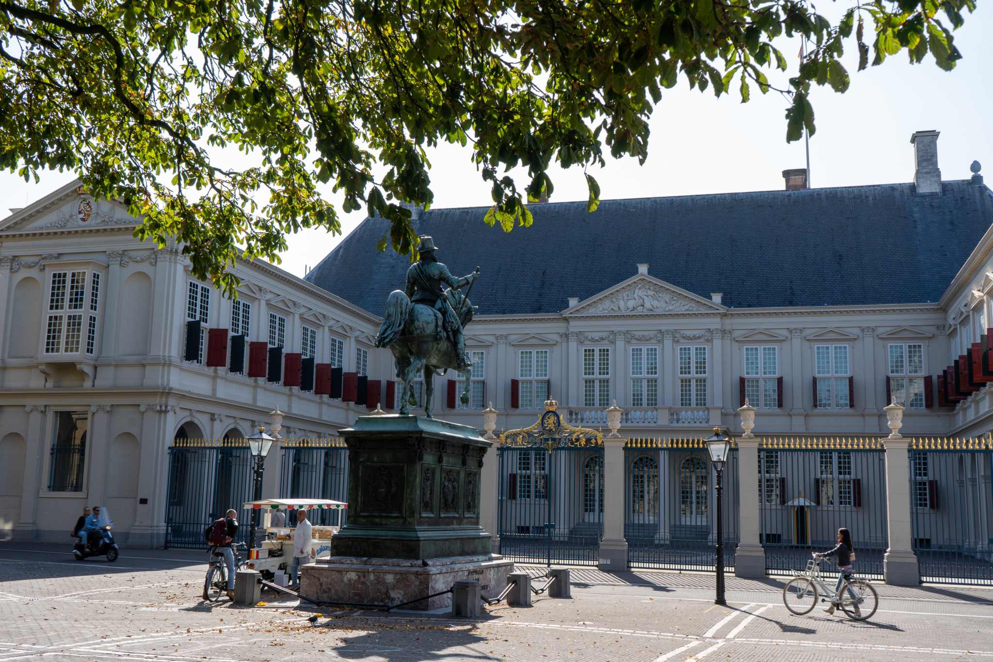 Schöne Städte in Holland: Der Königspalast in Den Haag 