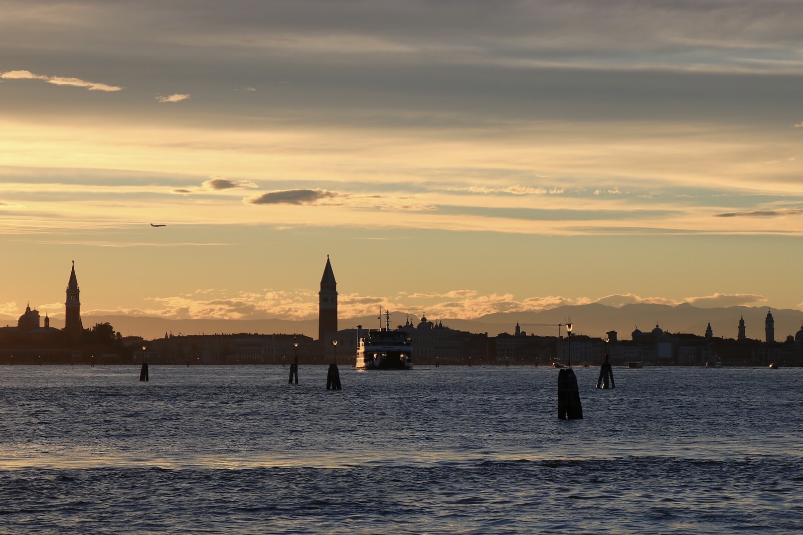 Der Blick von Lido auf Venedig und die Lagune
