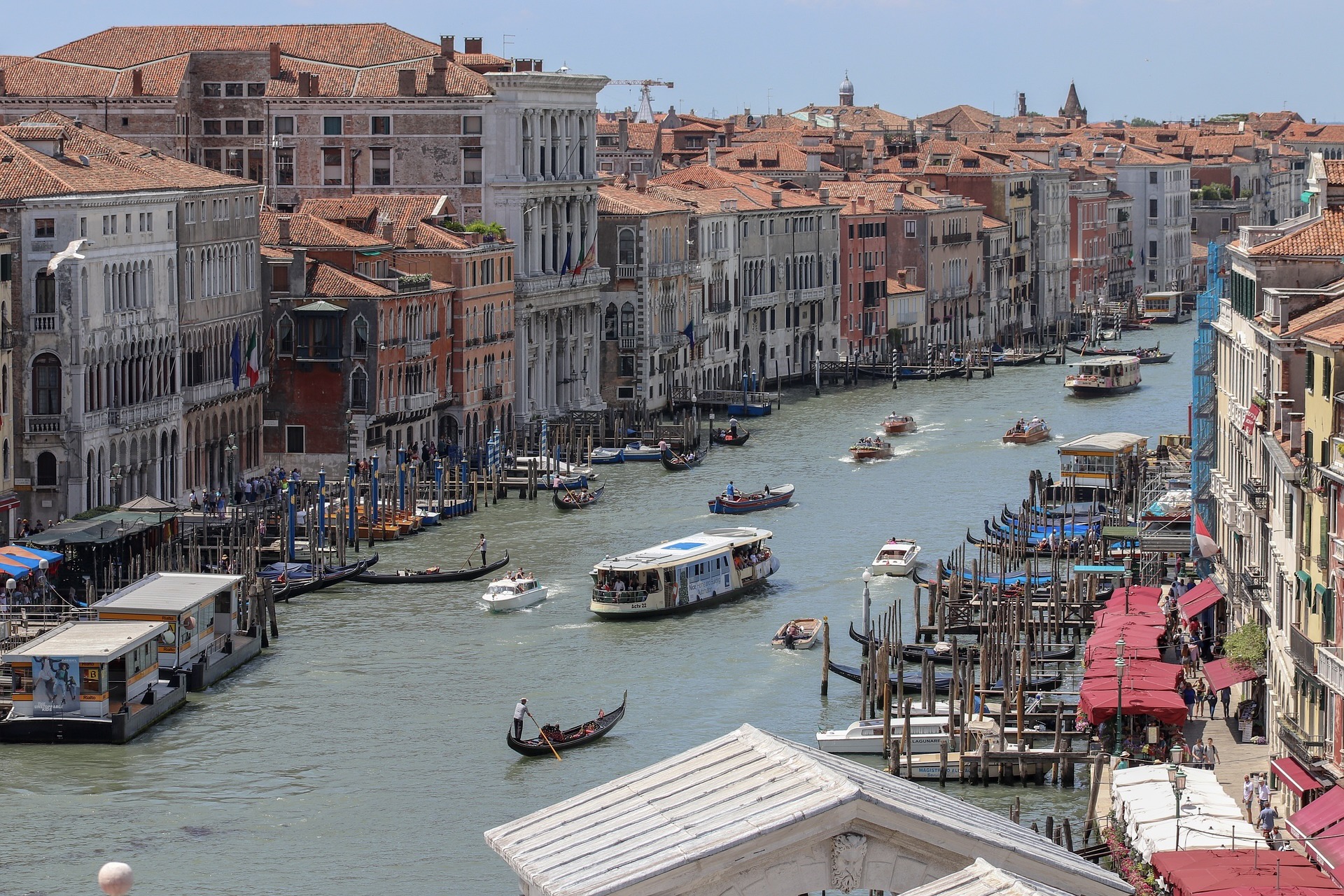 Der Canal Grande ist eine der berühmten Venedig Sehenswürdigkeiten