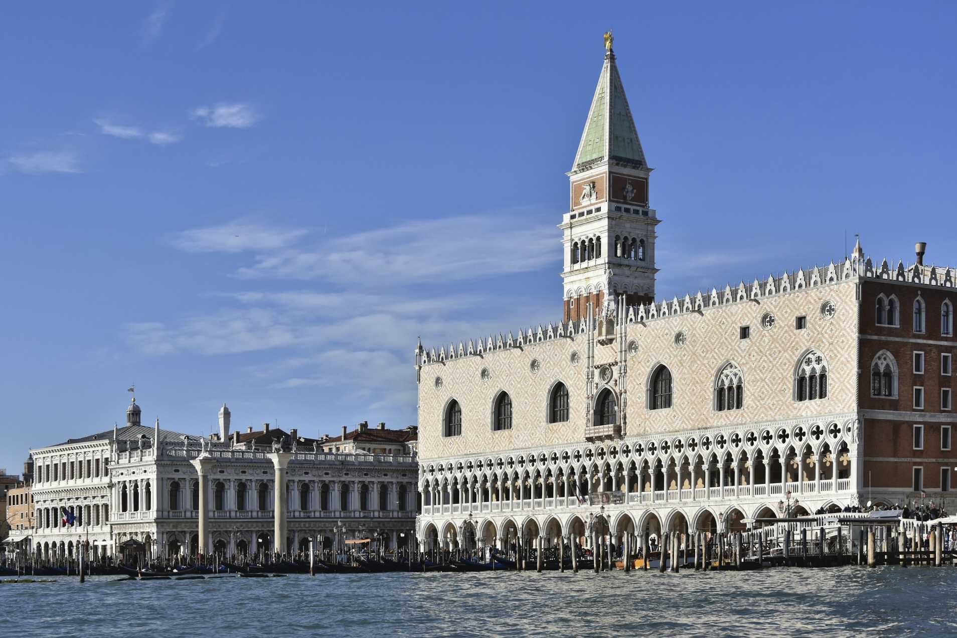 Der Dogenpalast am Markusplatz ist einer der schönsten Venedig Sehenswürdigkeiten
