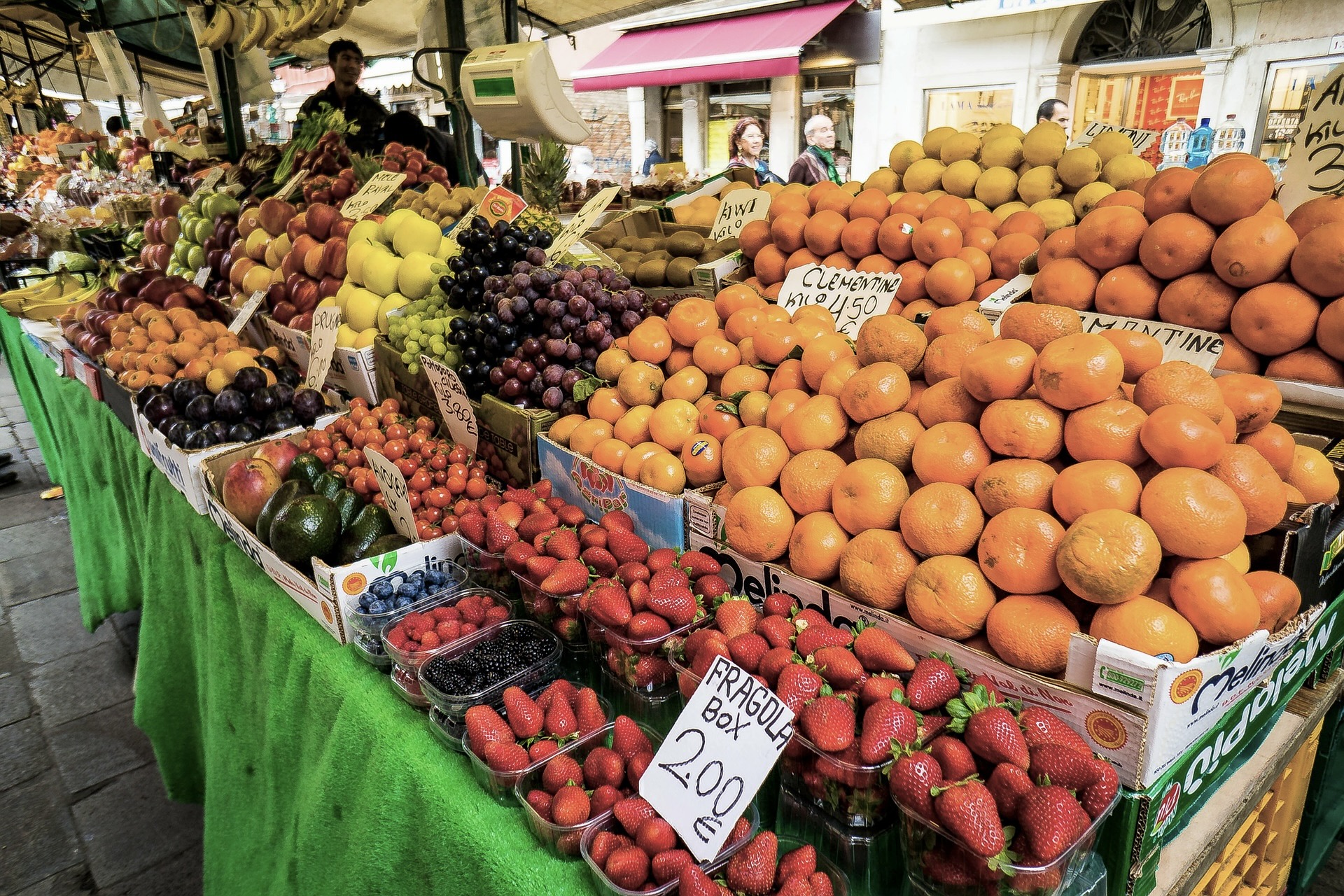 Auf dem Mercato di Realto wird Obst und Gemüse verkauft