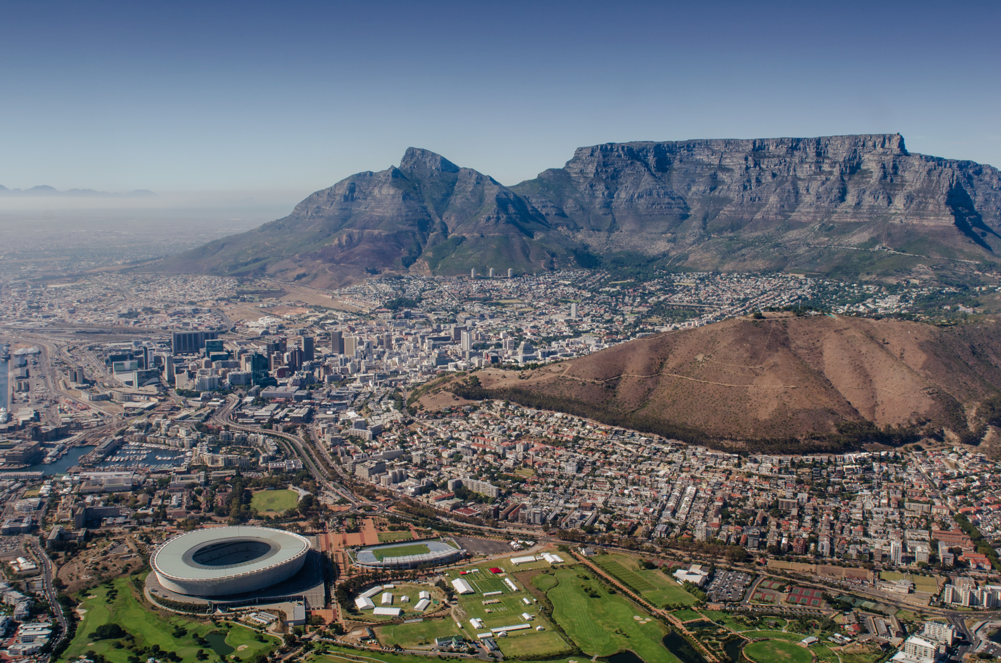 Ausblick vom Tafelberg auf Kapstadt