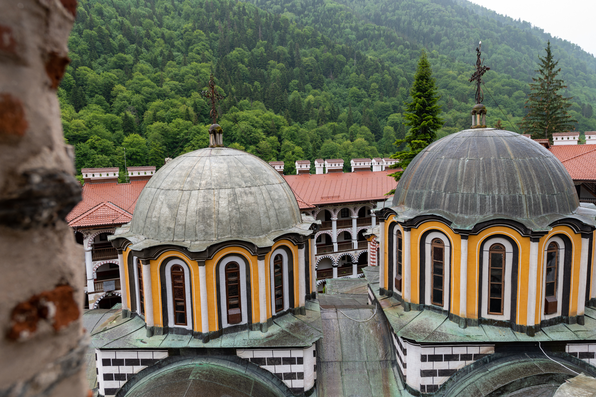 Ausblick auf die Kuppeln vom Rila Kloster