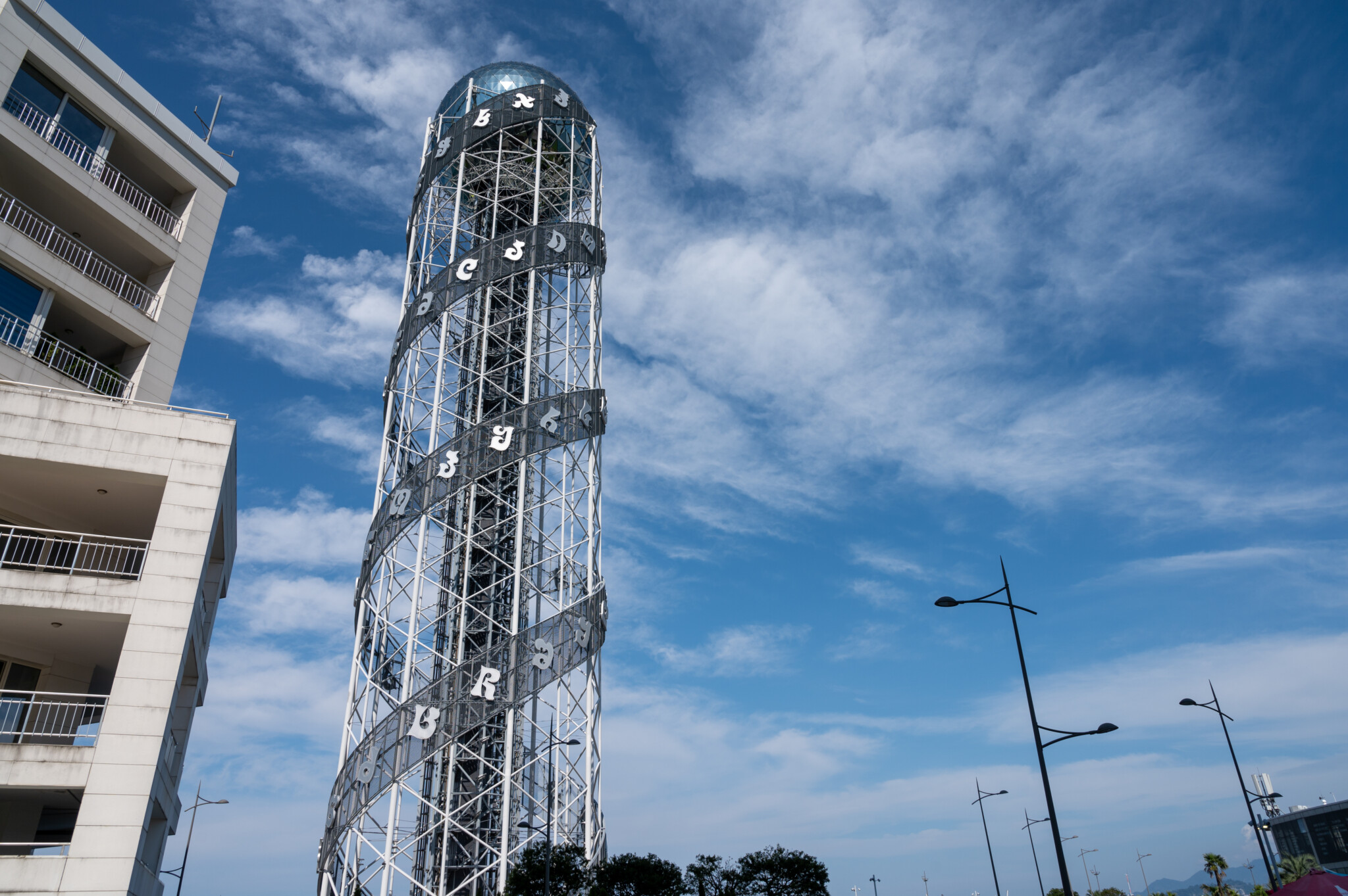 Zu den besten Sehenswürdigkeiten in Batumi zählt der Alphabetic Tower
