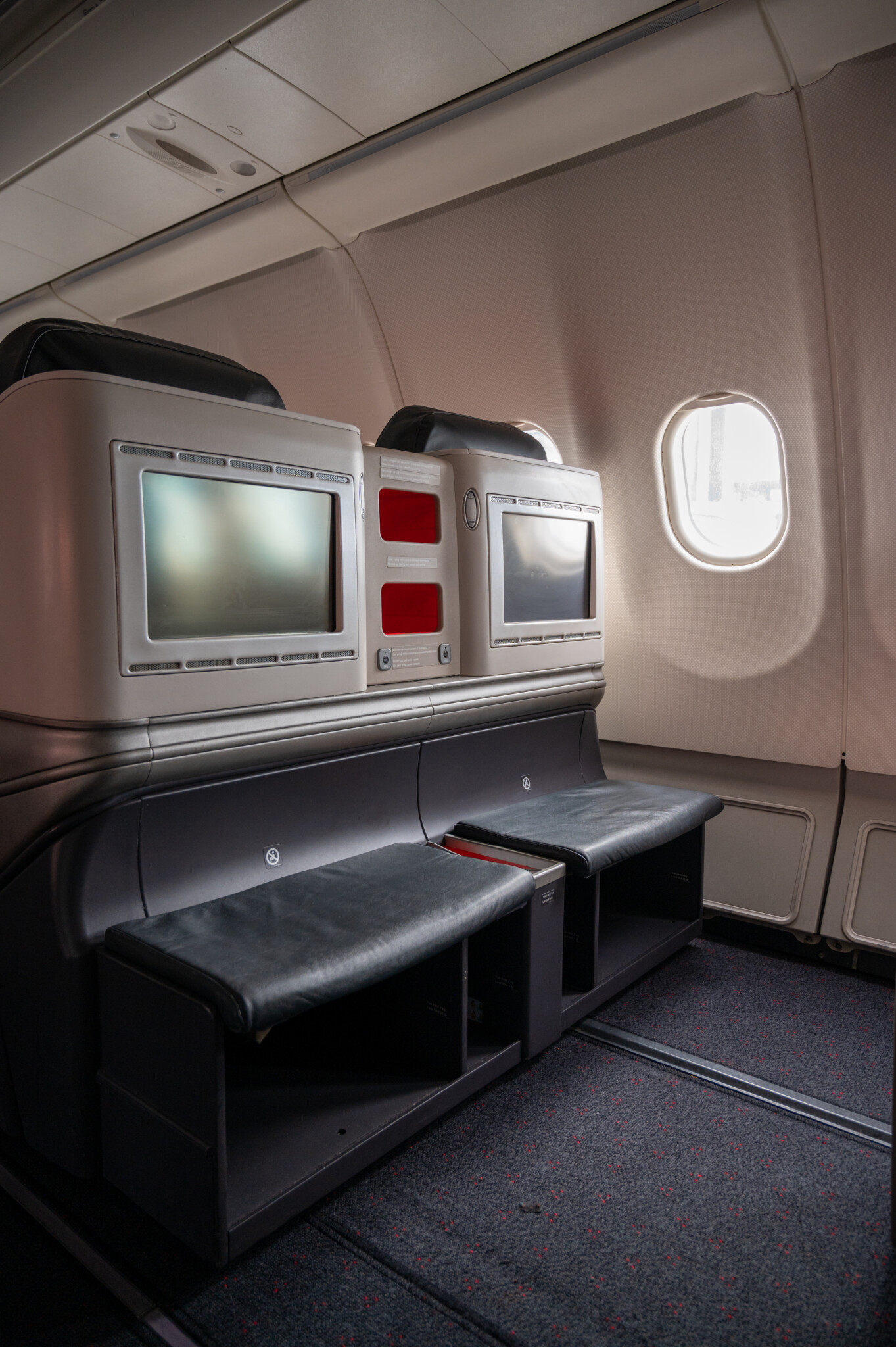 Monitore und Fußraum in der Turkish Airlines Business Class im A330-300