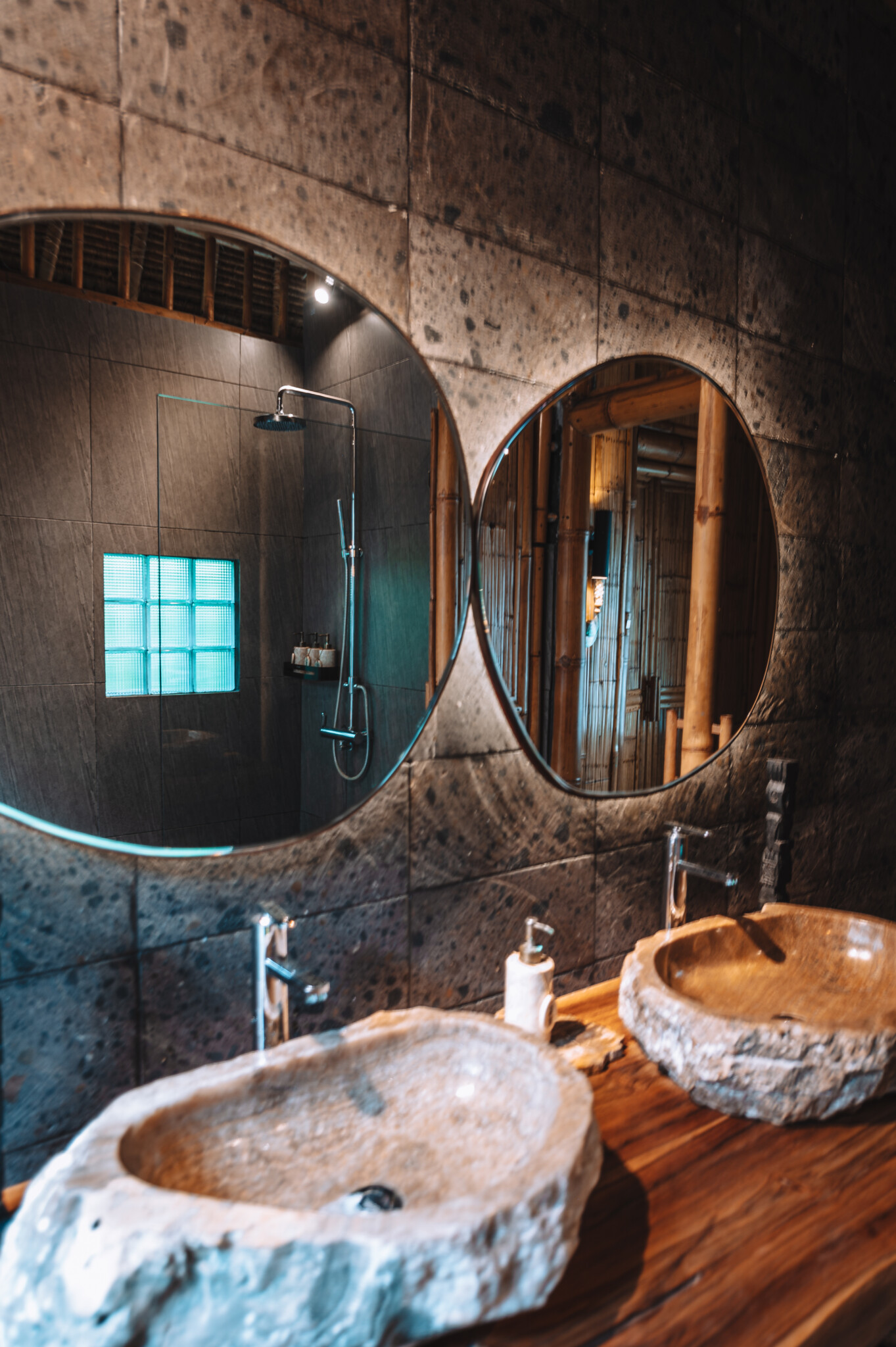 Badezimmer im Samanvaya Hotel in Bali