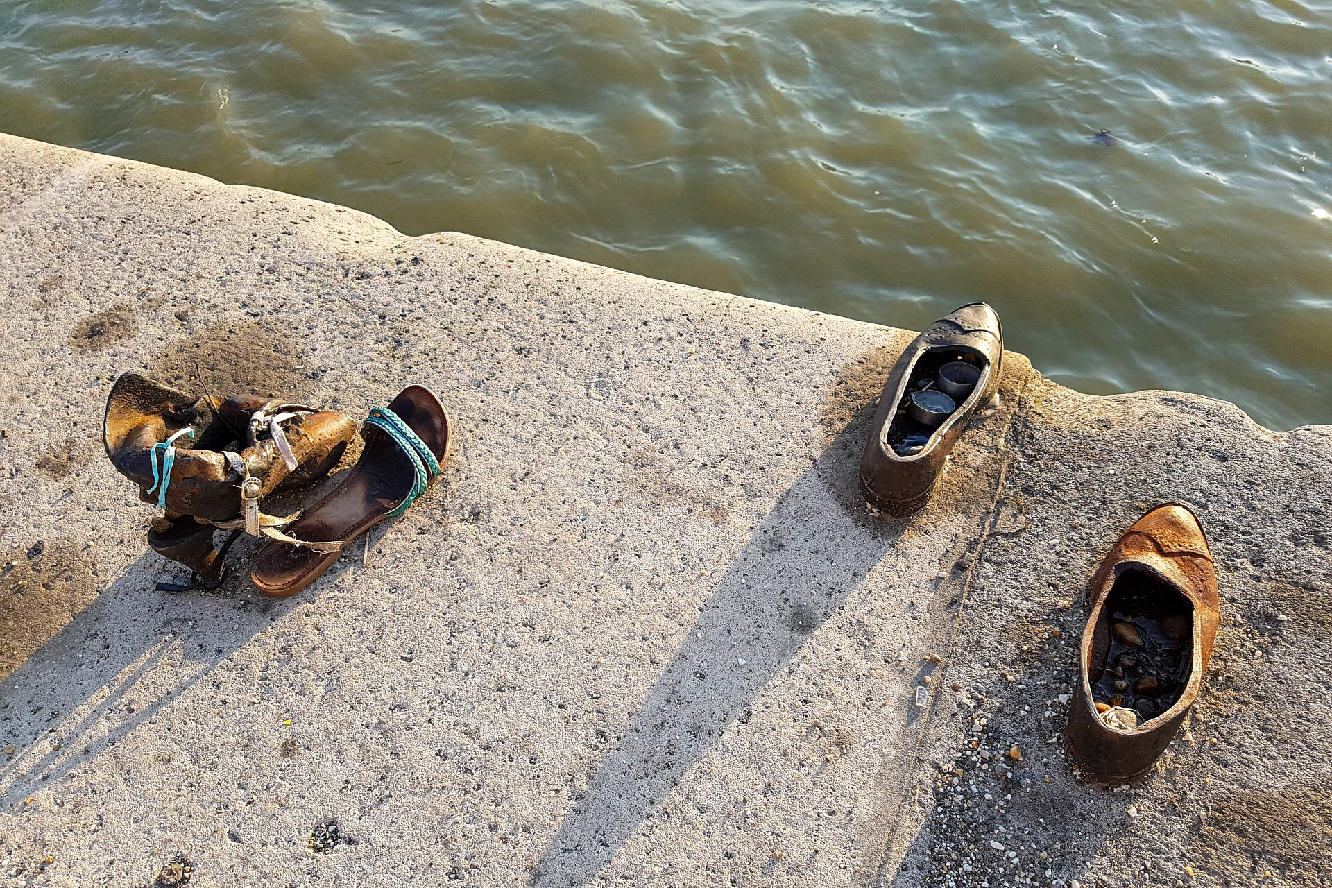 Das jüdische Denkmal der Schuhe am Donauufer