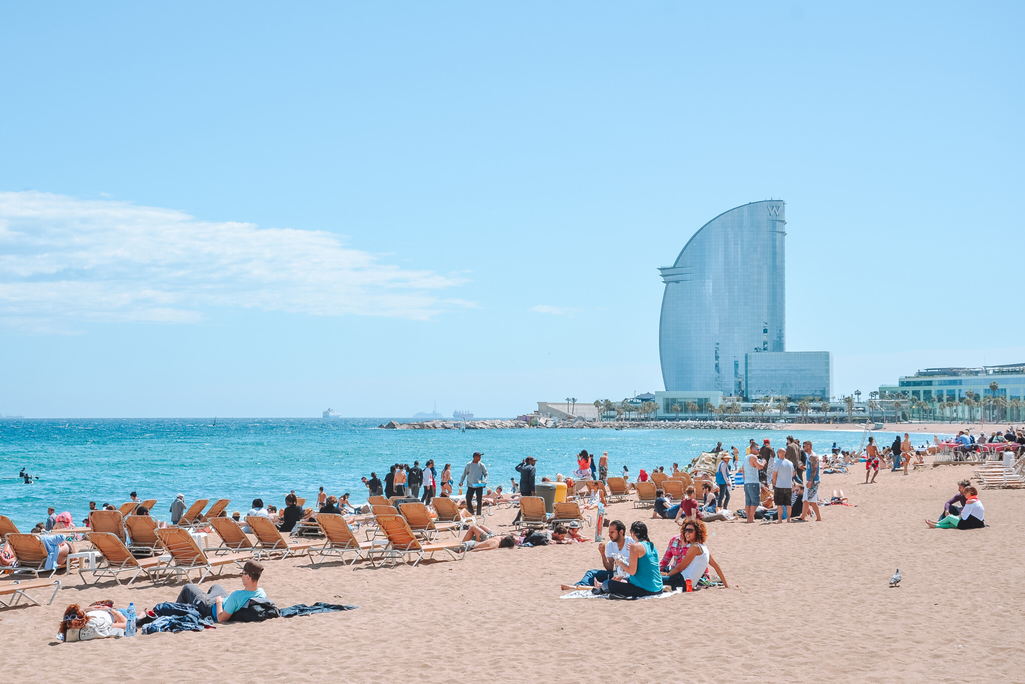 Die Strände von La Barceloneta mit dem W Barcelona Hotel