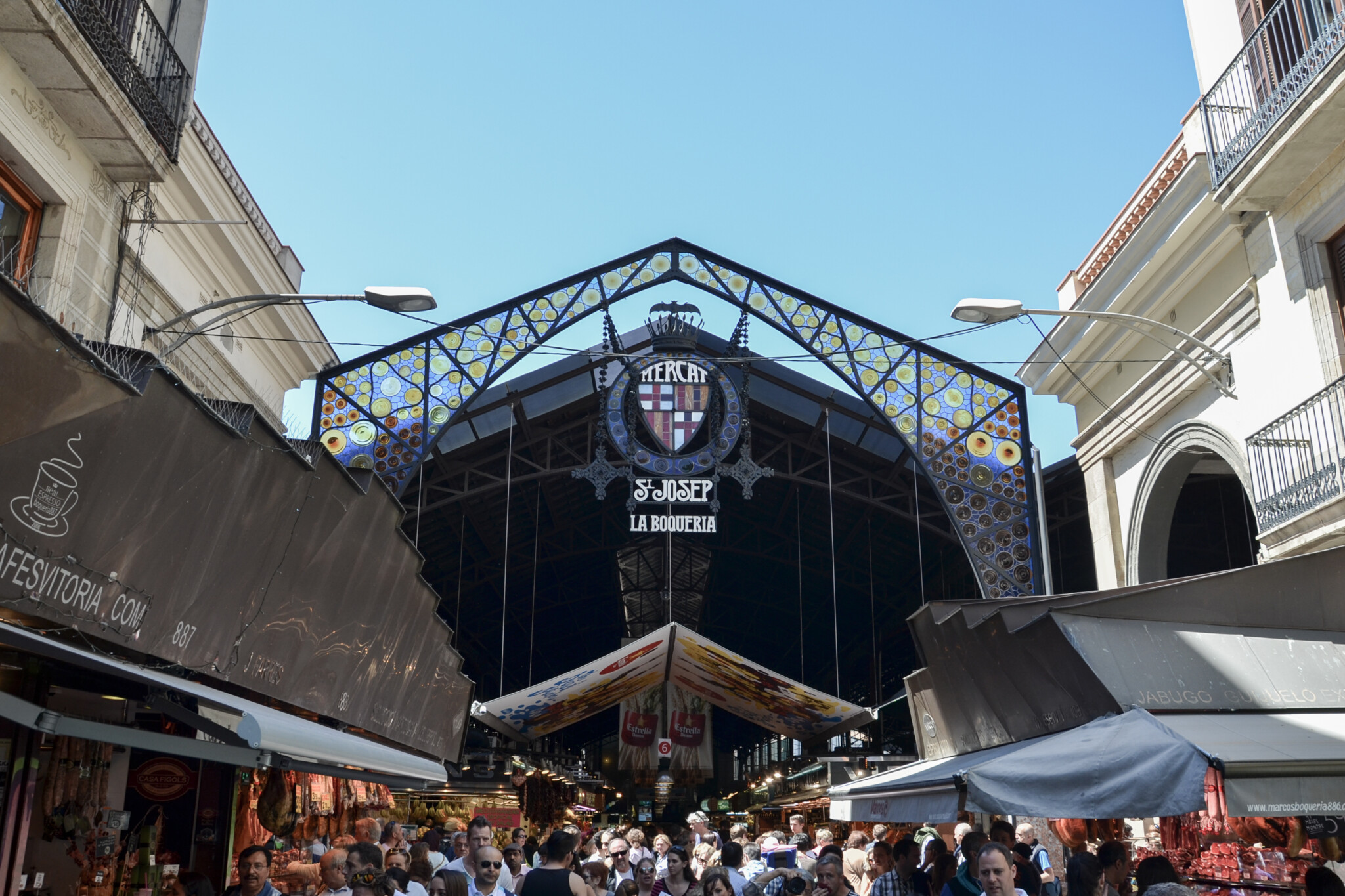 Eingang des Marktes La Boqueria in Barcelona