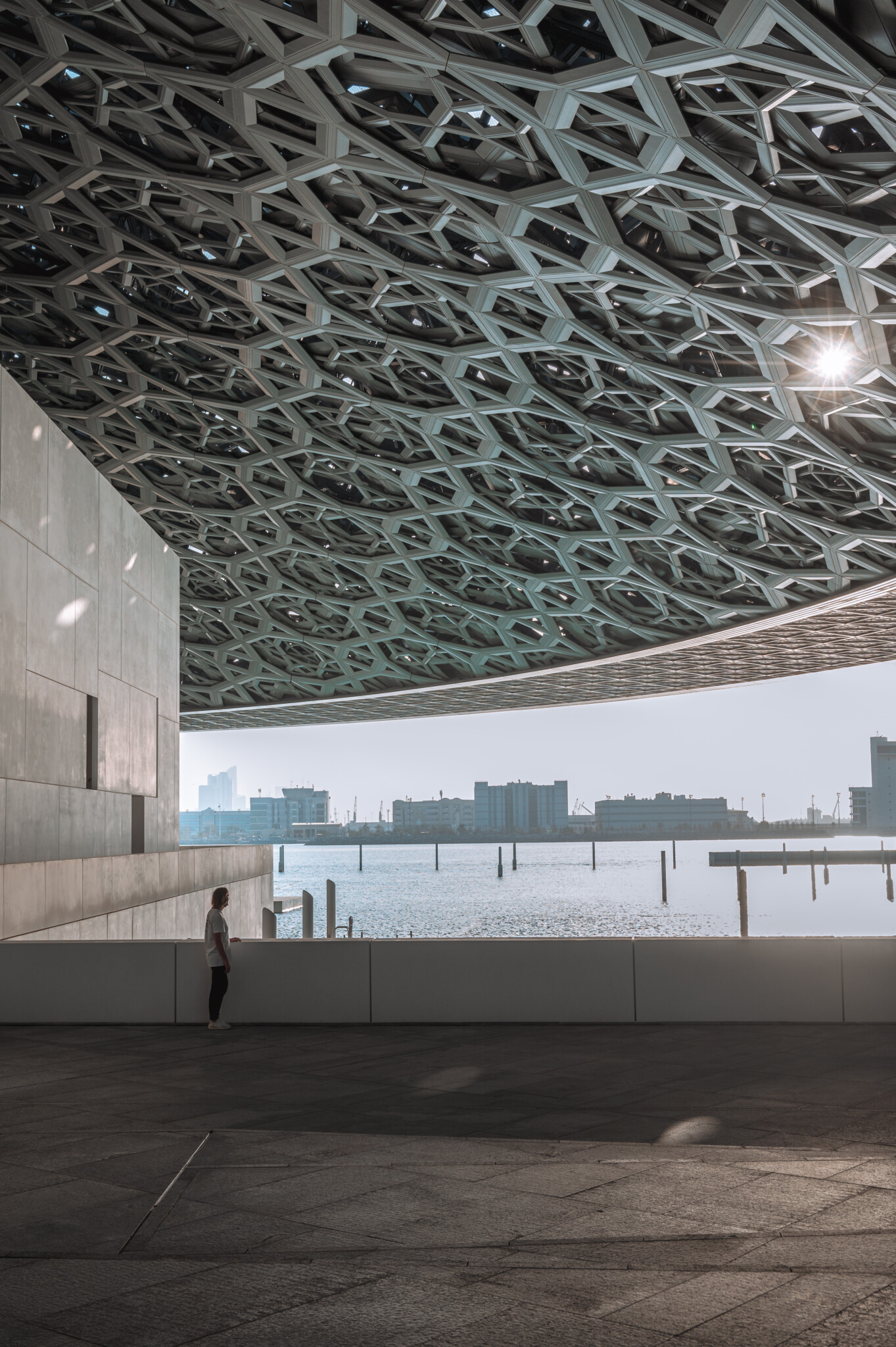 Ausblick vom Kunstmuseum Louvre Abu Dhabi