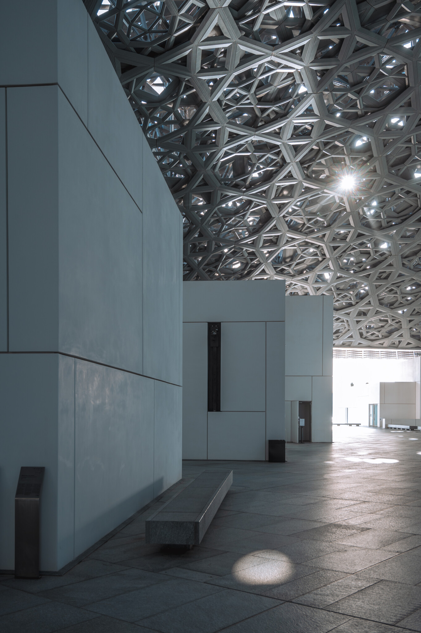 Der Lichtregen "Rain of Light" im Museum Louvre Abu Dhabi