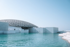 Die Kuppel des Museums Louvre Abu Dhabi Museums