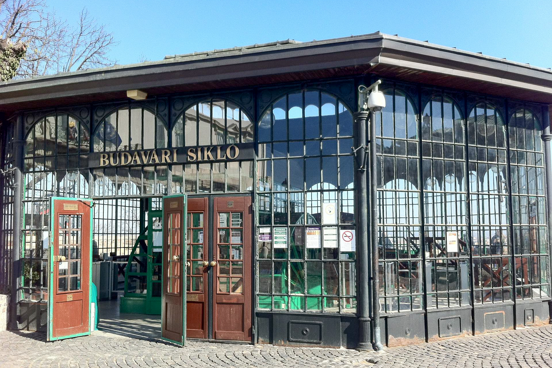 Die Standseilbahn zur Burg in Budapest