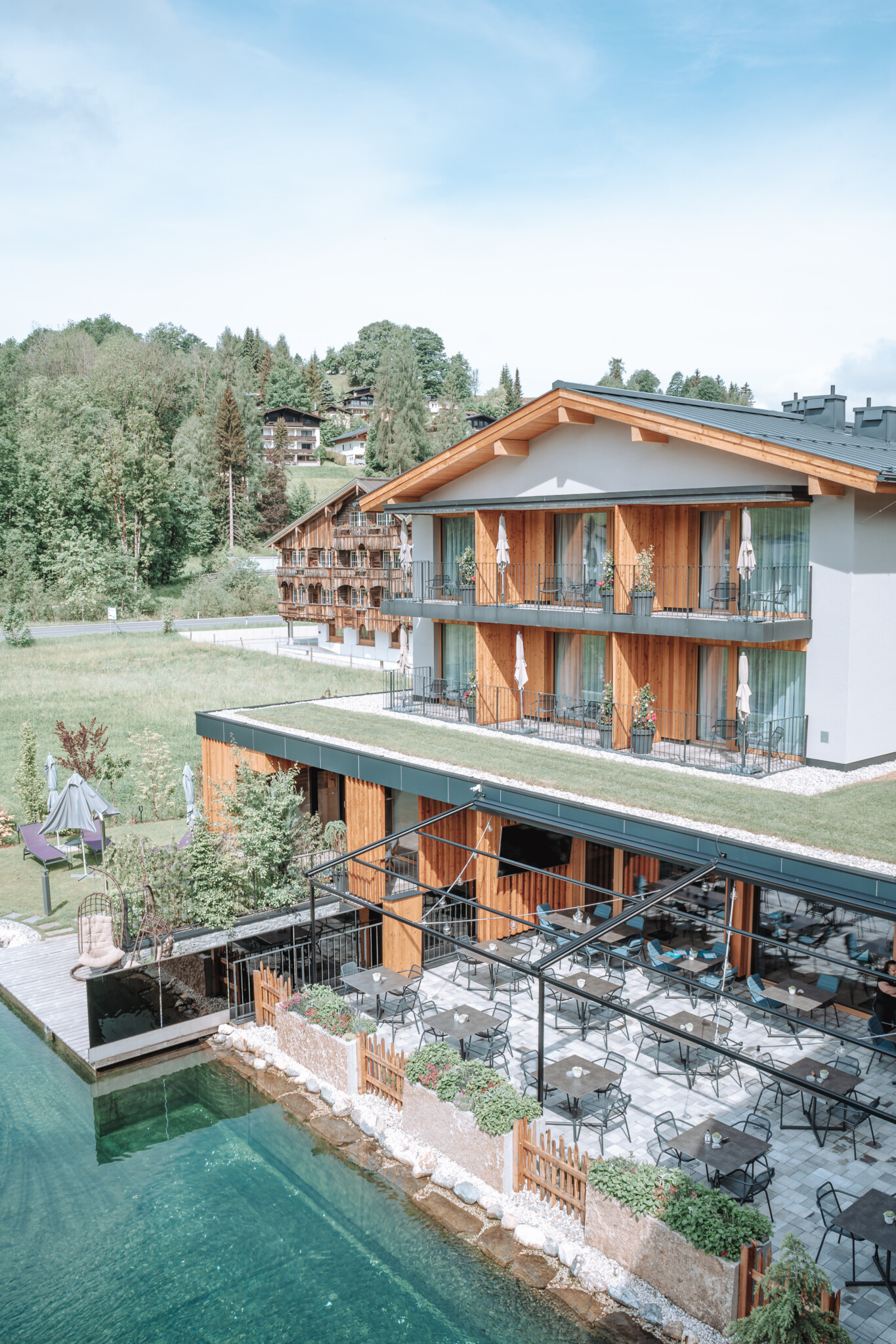 Ausblick auf den Natursee im Hotel Morgenzeit