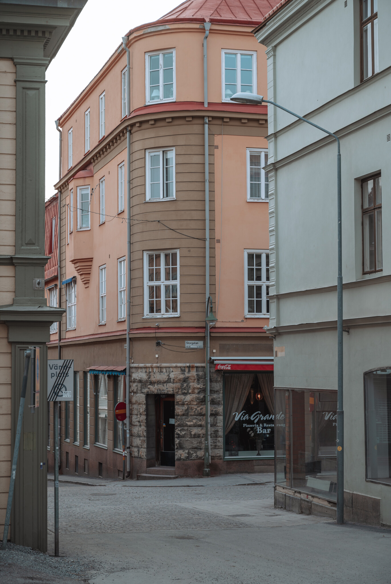 Kleine Gasse in Östersund in Schweden