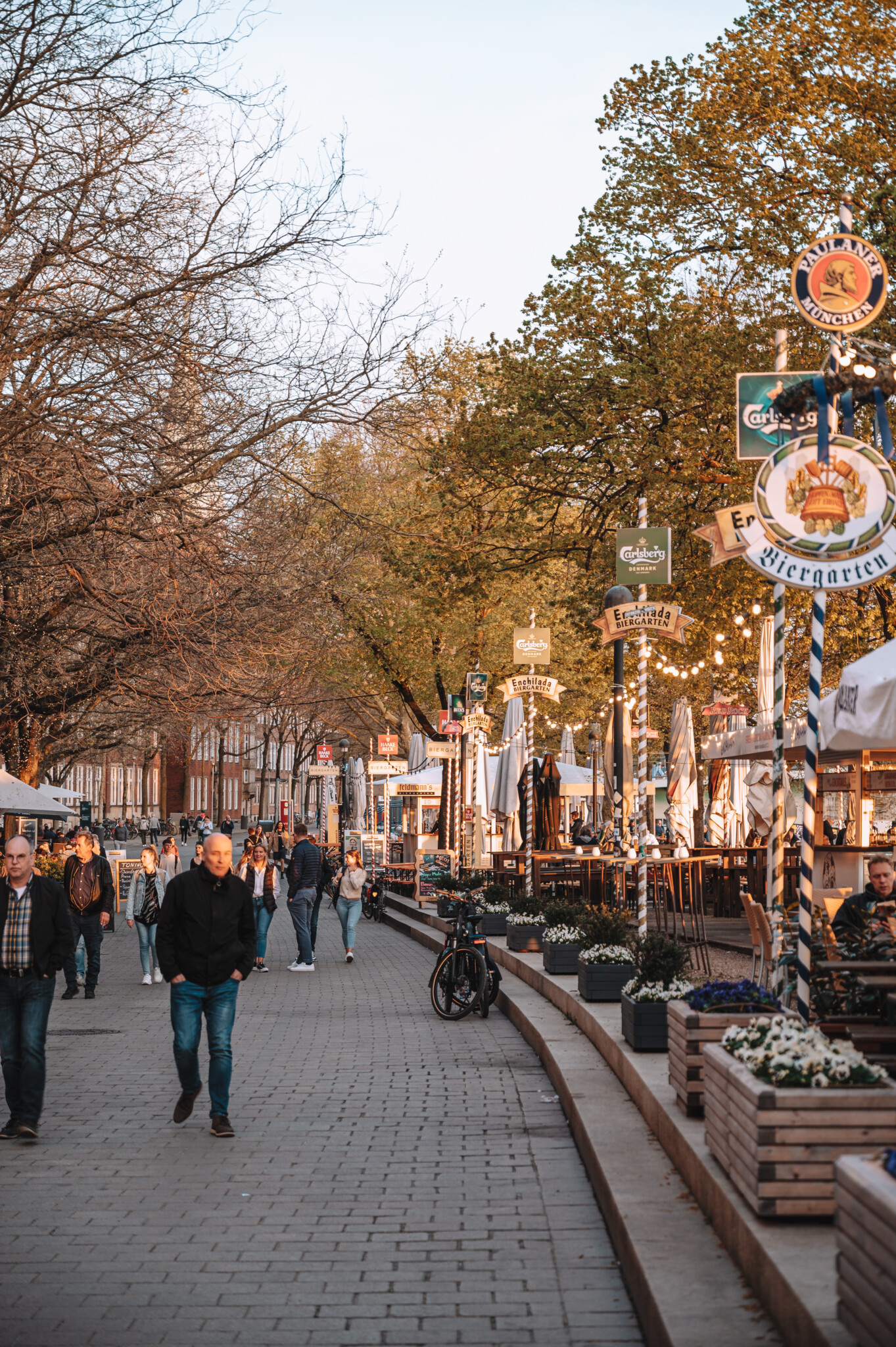 Spazierweg am Ufer der Schlachte in Bremen