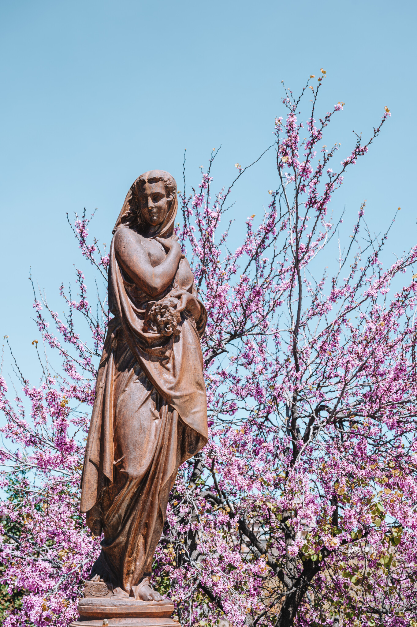 Eine Statue im Park Giardino Bellini in Catania