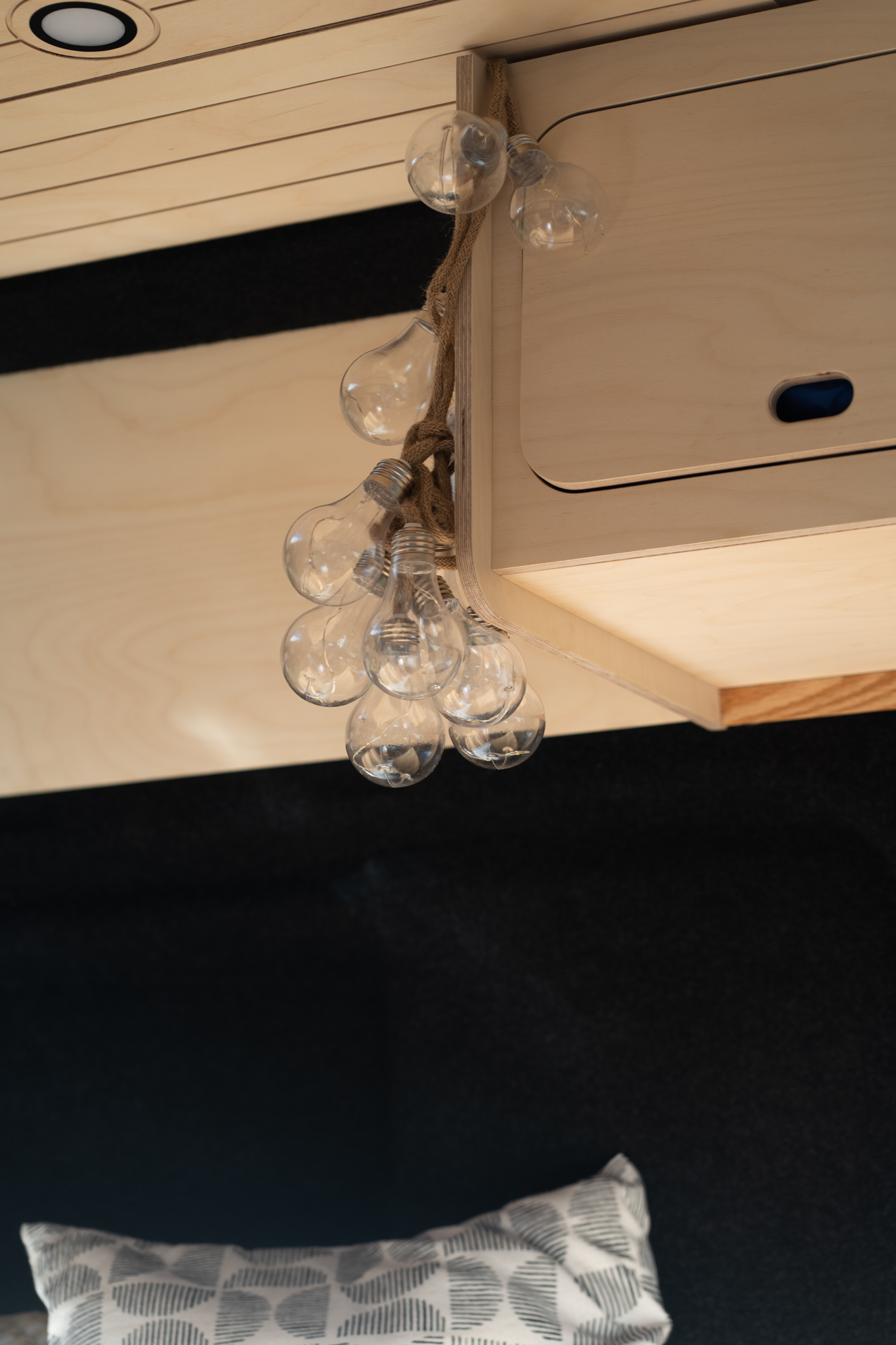 Hängeschränke von woodenvans.
