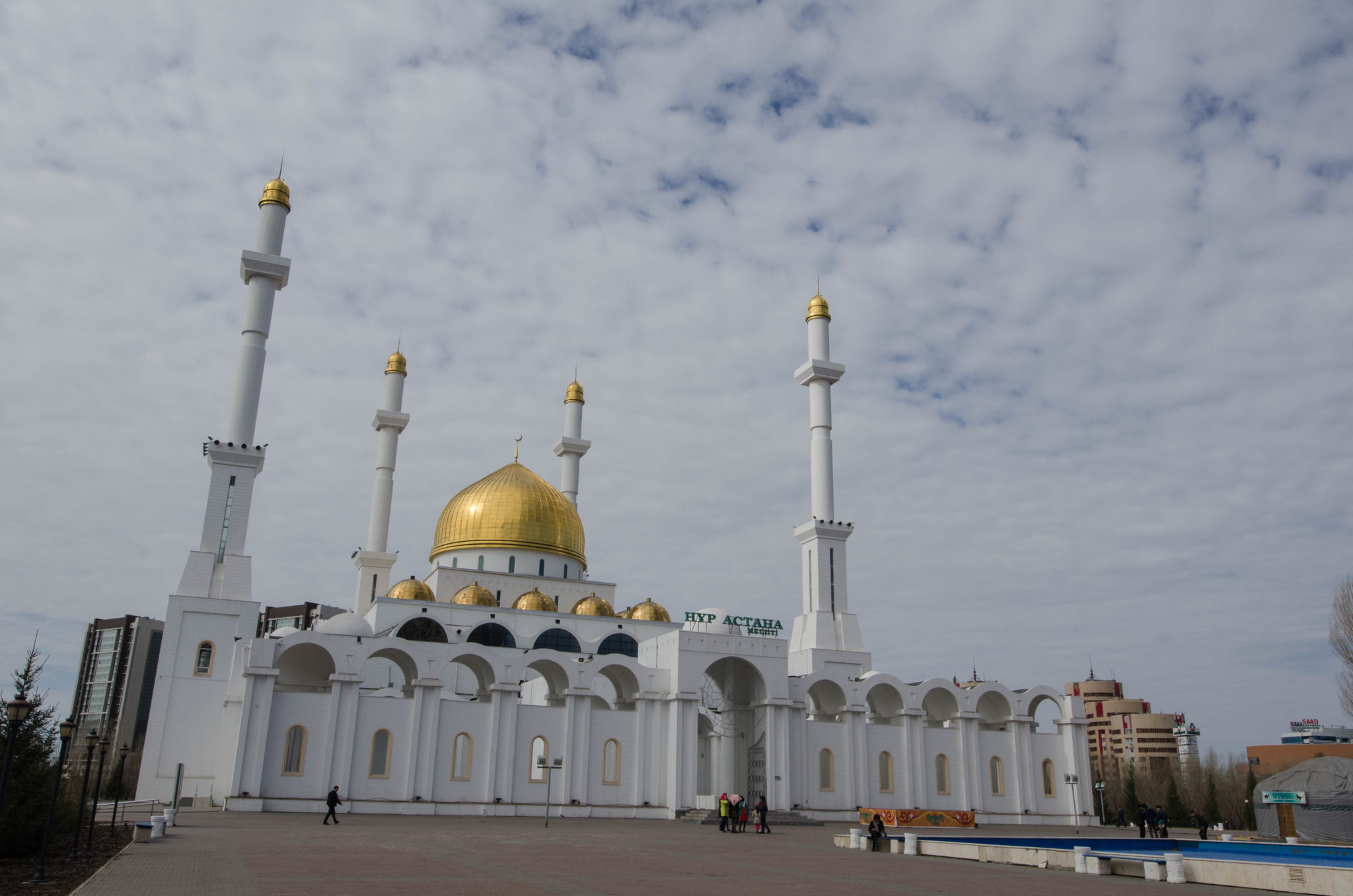 Moscheen mit goldenen Kuppeln kennt man auch aus anderen Ländern