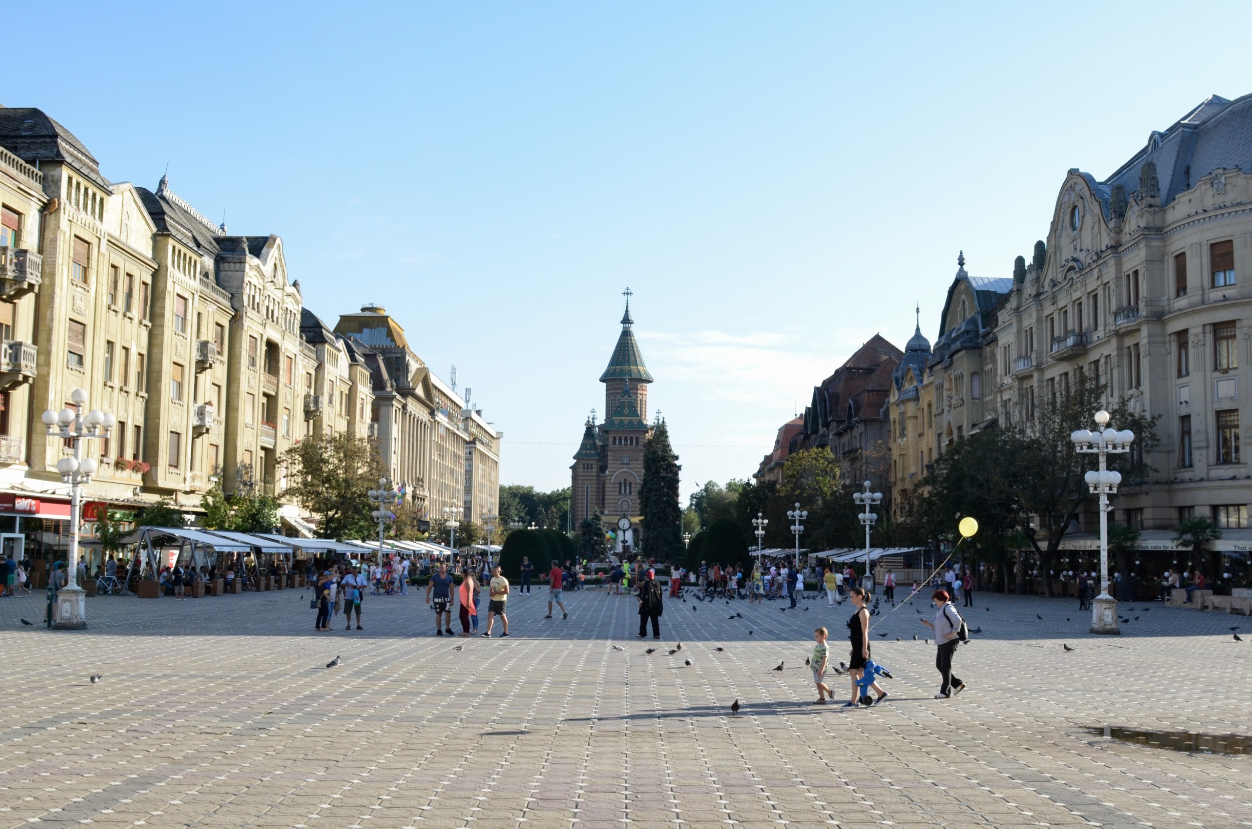 Der Piata Victorei ist das Herzstück der Stadt und eine der schönsten Sehenswürdigkeiten in Timișoara