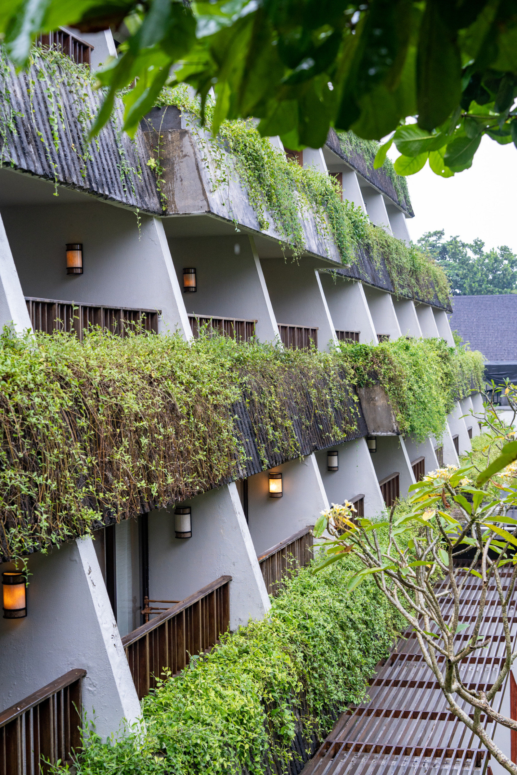 Bepflanzte Balkone im Hyatt Regency Sanur auf Bali