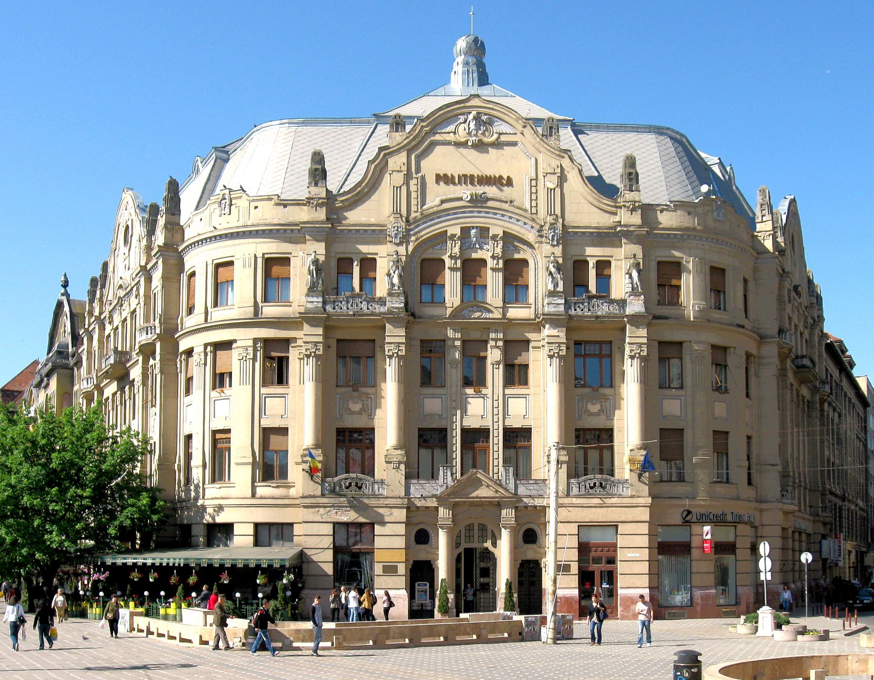 Lloyd Palace Temeswar zählt zu den wichtigsten Sehenswürdigkeiten in Timișoara