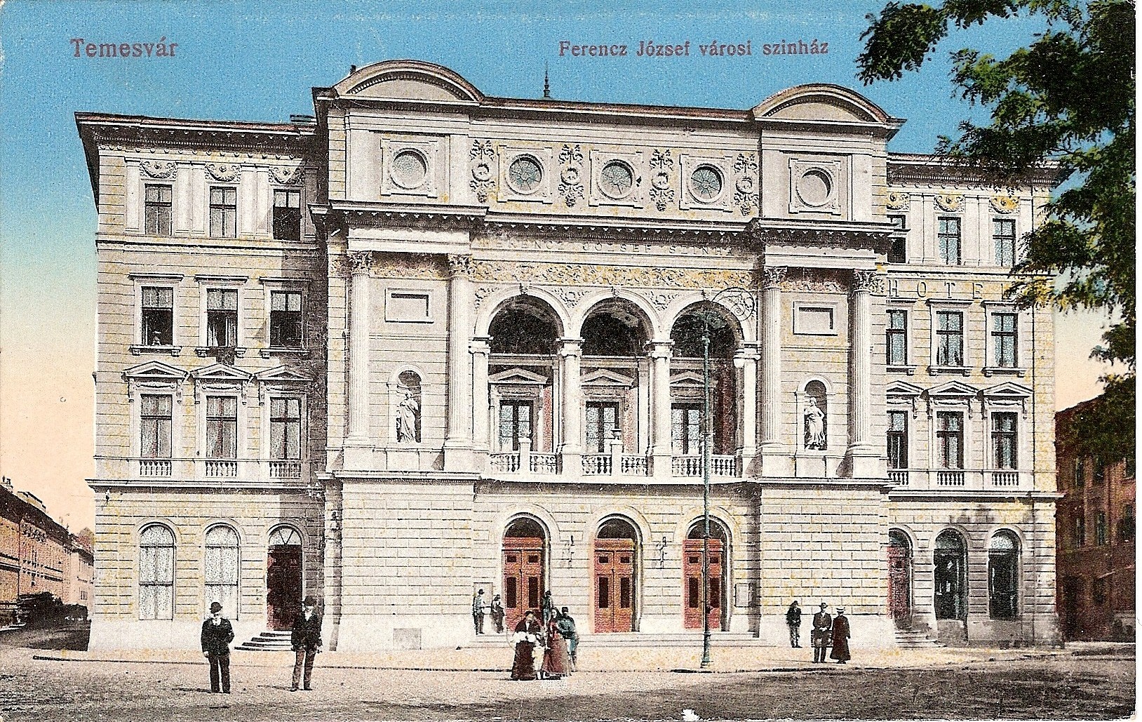 Die Oper noch mit der ursprünglichen Fassade. Quelle: Wikipedia