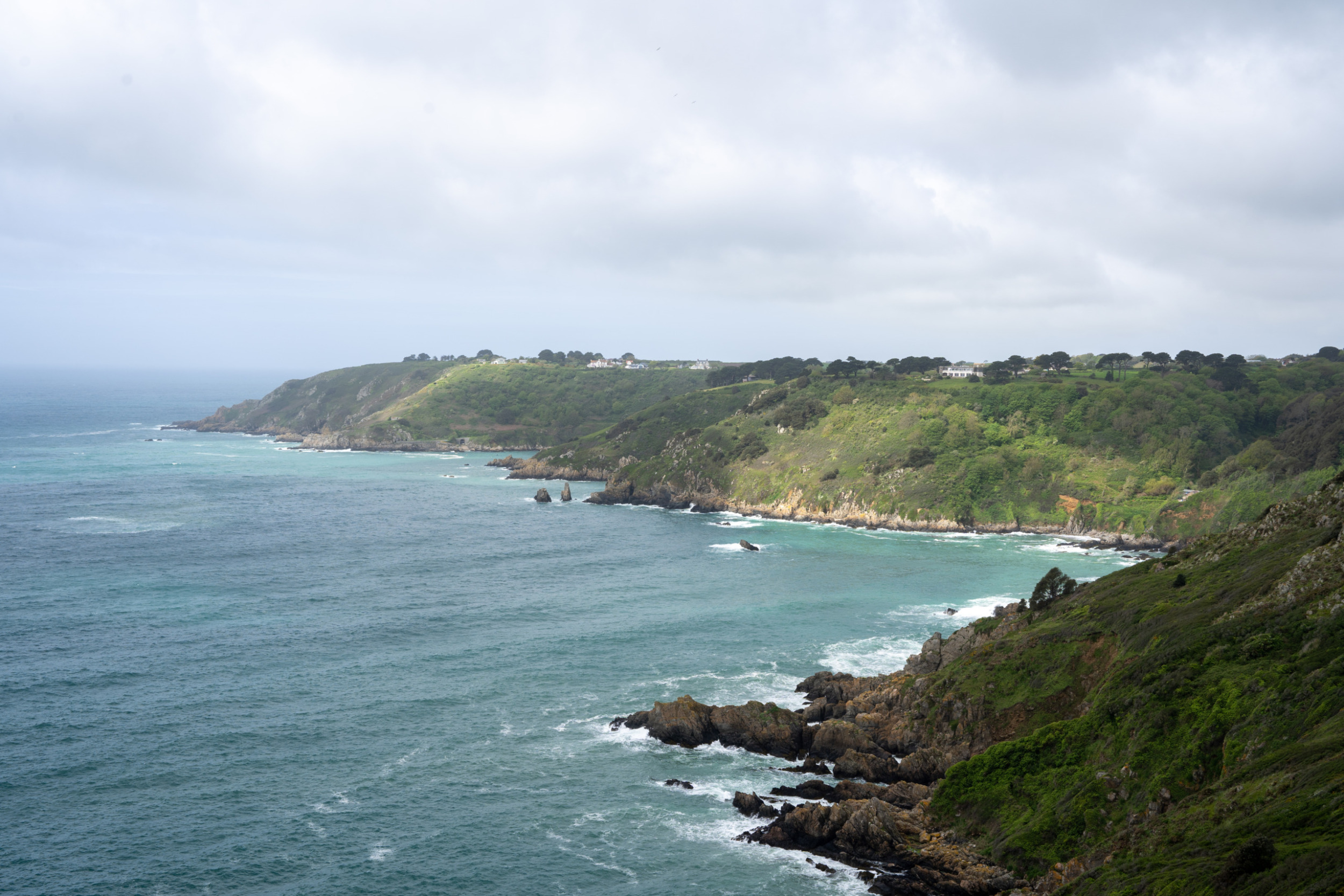 Moulin Huet Bay auf Guernsey bietet euch einen tollen Ausblick