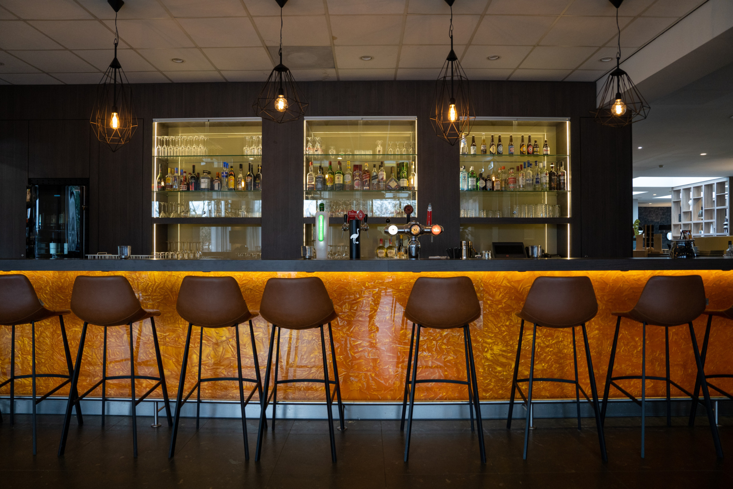 Die Bar im Ramada by Wyndham in Amsterdam-Schiphol ist super gemütlich