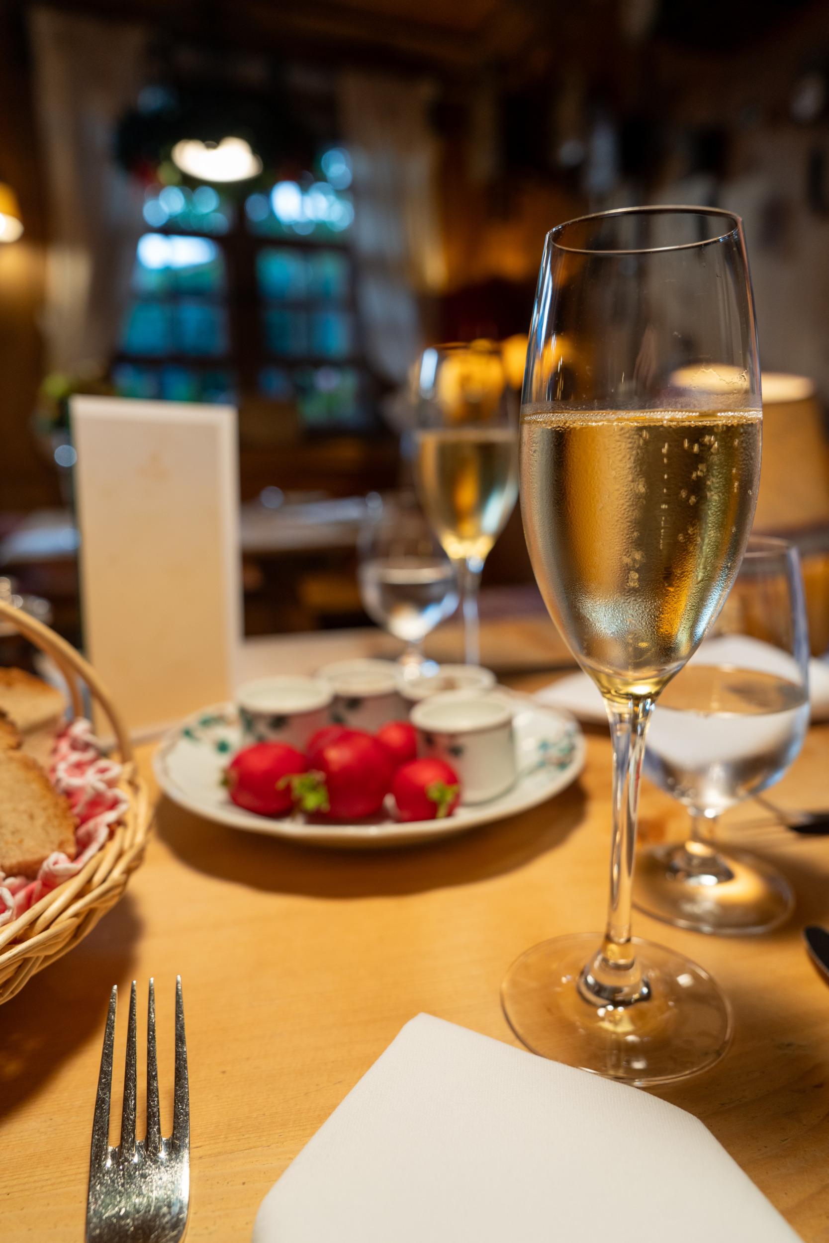 Sekt und Vorspeise in der Schwarzwaldstube im Hotel Bareiss